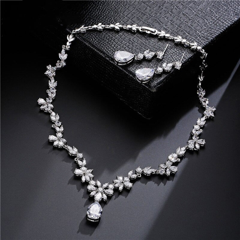 Dame Krystal Smykkesæt - - Dame Krystal Smykkesæt - €25 - {{ product_tags }