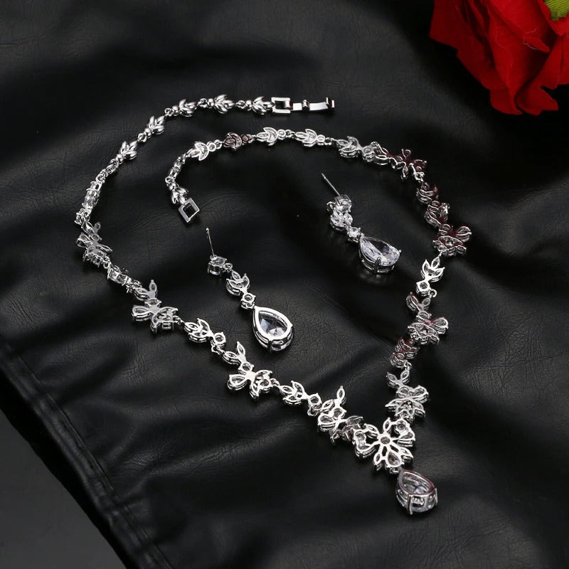 Dame Krystal Smykkesæt - - Dame Krystal Smykkesæt - €25 - {{ product_tags }