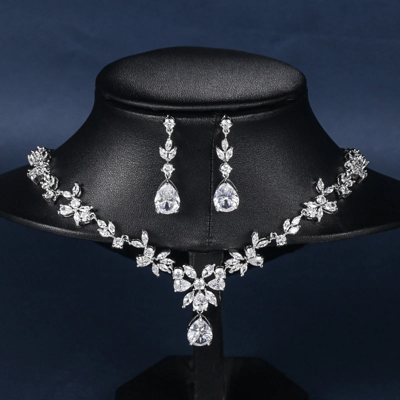 Dame Krystal Smykkesæt - - Dame Krystal Smykkesæt - €25 - {{ product_tags }