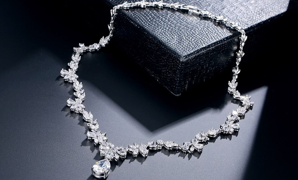 Dame Krystal Smykkesæt - - Dame Krystal Smykkesæt - €25 - {{ product_tags }