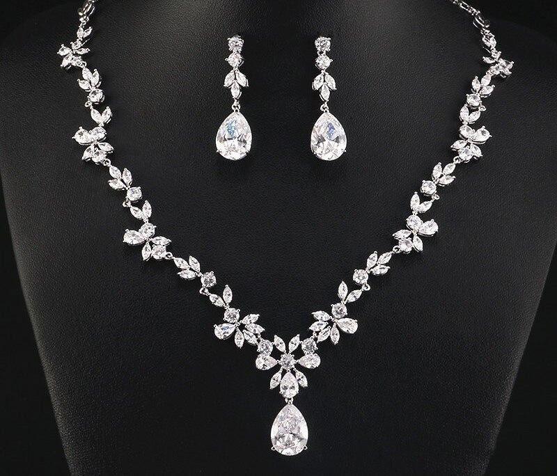 Dame Krystal Smykkesæt - - Dame Krystal Smykkesæt - €25 - {{ product_tags }
