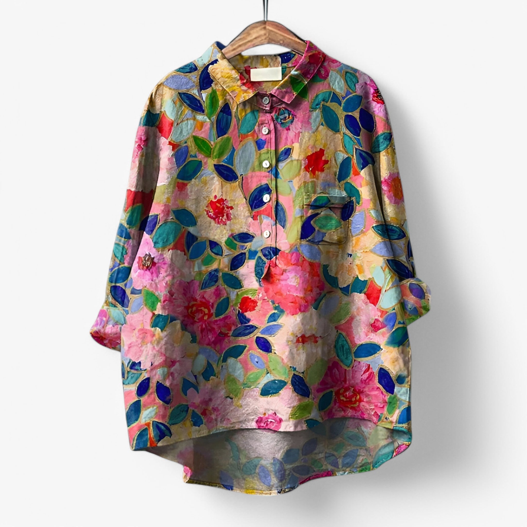 Jane | Skjorte med grafisk print - stilfuld og iøjnefaldende - Blomster Kunst - Jane | Skjorte med grafisk print - stilfuld og iøjnefaldende - €25 - {{ product_tags }