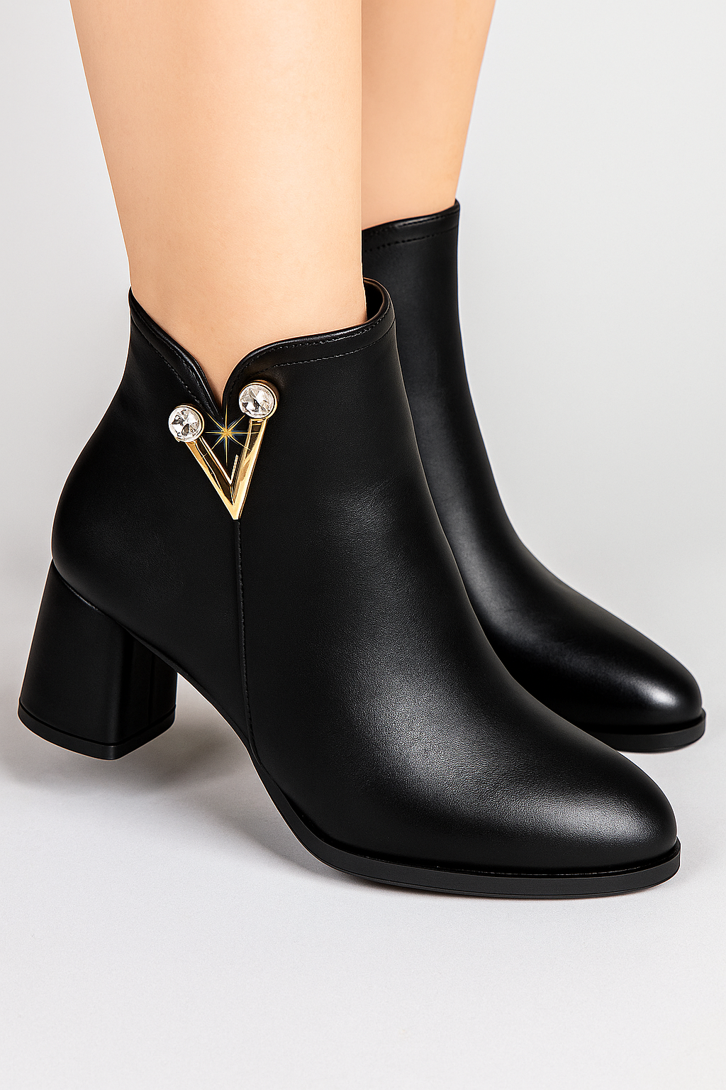 Victoria | Ankelstøvler med krystaldetaljer og sideglidelås - - Victoria | Ankelstøvler med krystaldetaljer og sideglidelås - €25 - {{ product_tags }