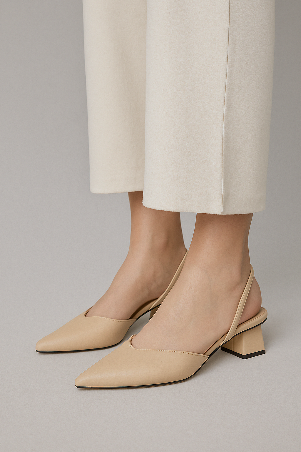 Matilda | Elegant slingback-sko med spids front og moderne blokhæl - - Matilda | Elegant slingback-sko med spids front og moderne blokhæl - €25 - {{ product_tags }