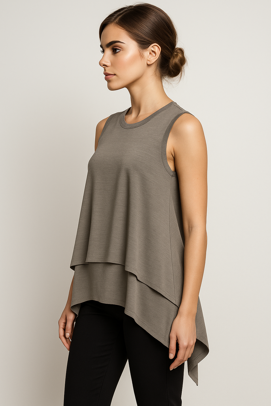 Aria | Flydende asymmetrisk ærmeløs top - - Aria | Flydende asymmetrisk ærmeløs top - €25 - {{ product_tags }