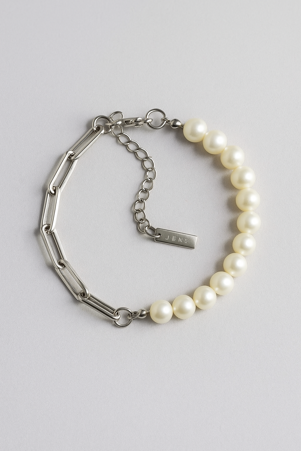 Louis | Elegant armbånd med perler og kæde - Sølv - Louis | Elegant armbånd med perler og kæde- €25 - {{ product_tags }