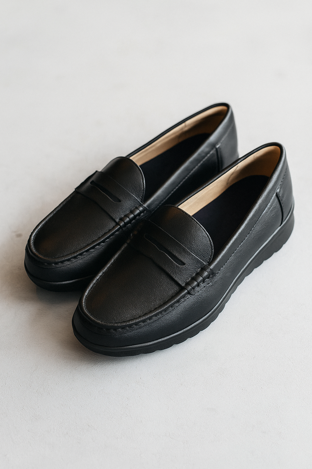 Maya | Klassiske dames-loafers i læder - Sort - Maya | Klassiske dames-loafers i læder - €25 - {{ product_tags }