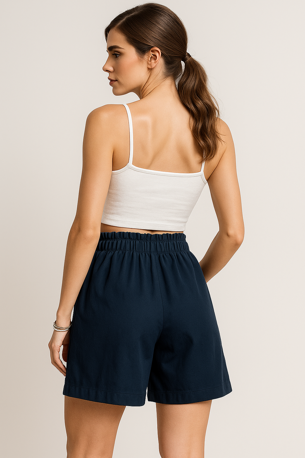 Arabella | Kvindershorts med knap og brede ben - - Arabella | Kvindershorts med knap og brede ben- €25 - {{ product_tags }