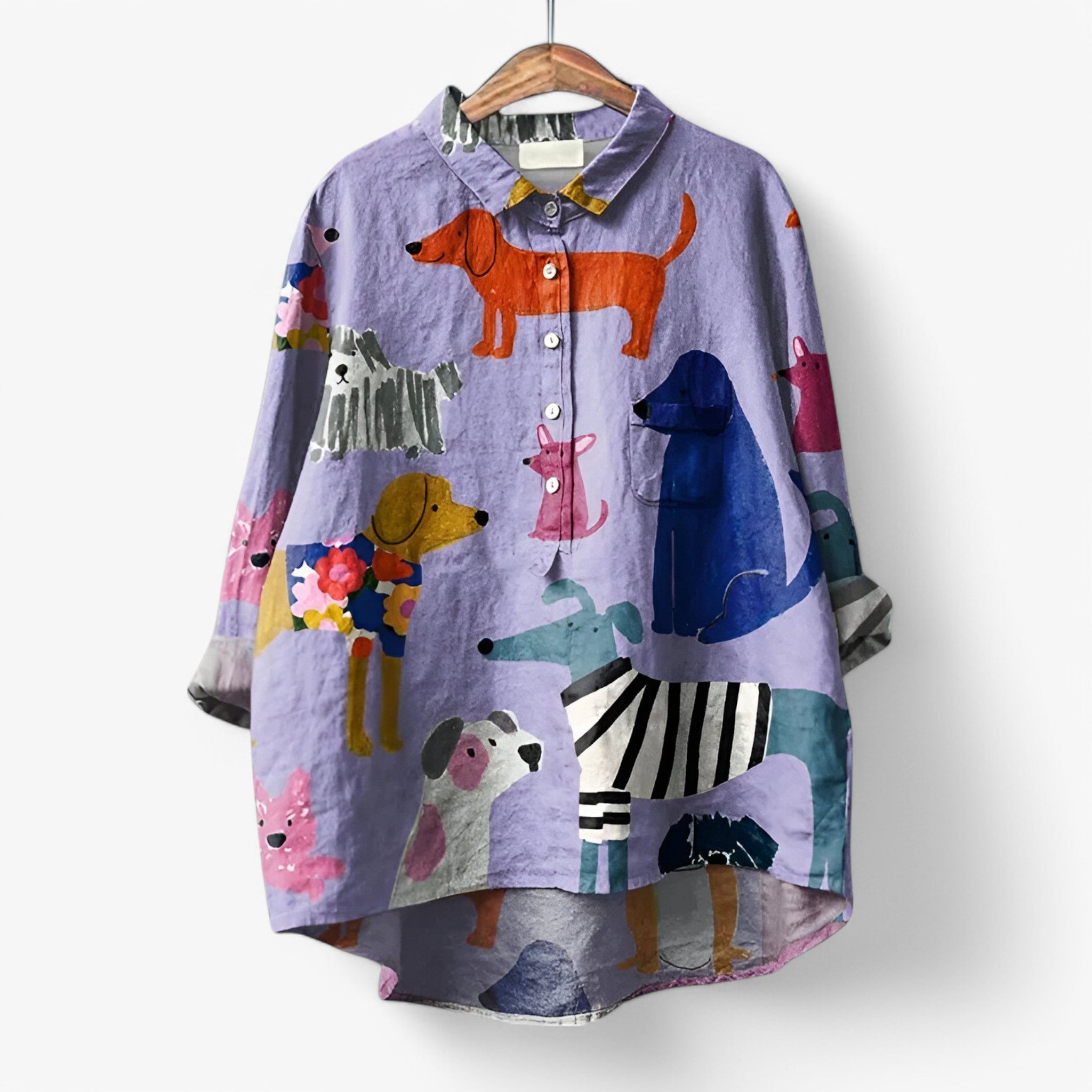 Jane | Skjorte med grafisk print - stilfuld og iøjnefaldende - Hund Lilla - Jane | Skjorte med grafisk print - stilfuld og iøjnefaldende - €25 - {{ product_tags }