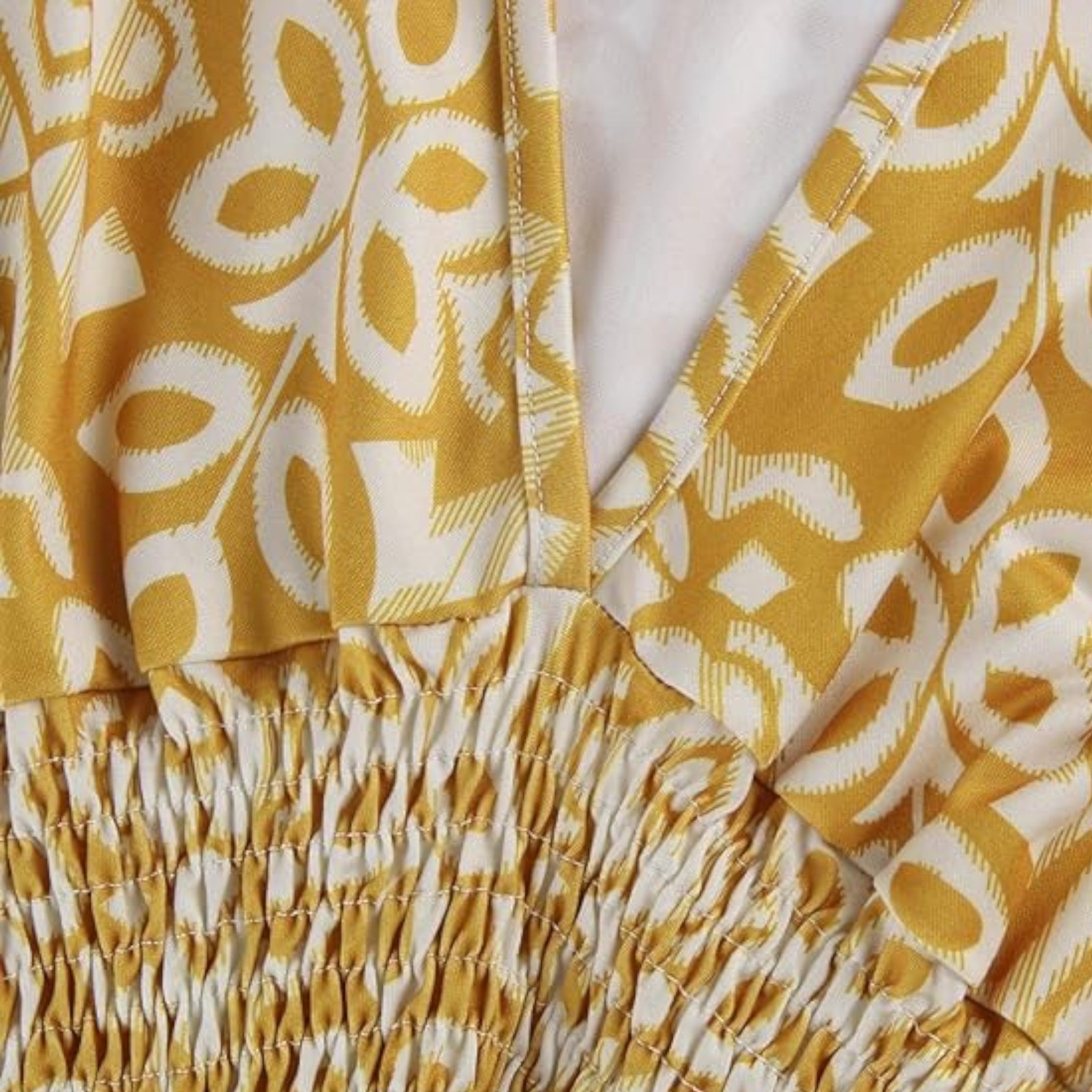 Flora | Stort blomstret V-halskjole - Perfekt til strandferier - - women's fashion - {{ product_tags }