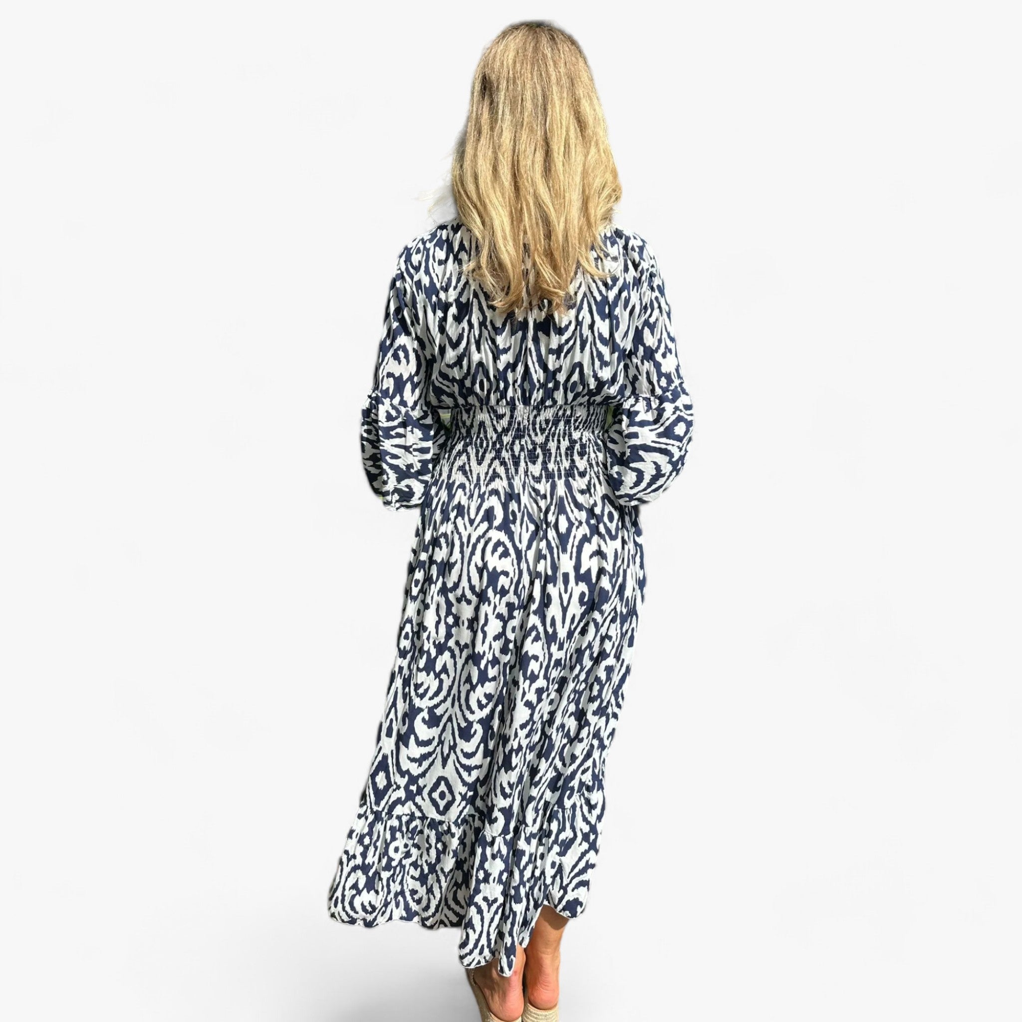 Flora | Stort blomstret V-halskjole - Perfekt til strandferier - - women's fashion - {{ product_tags }