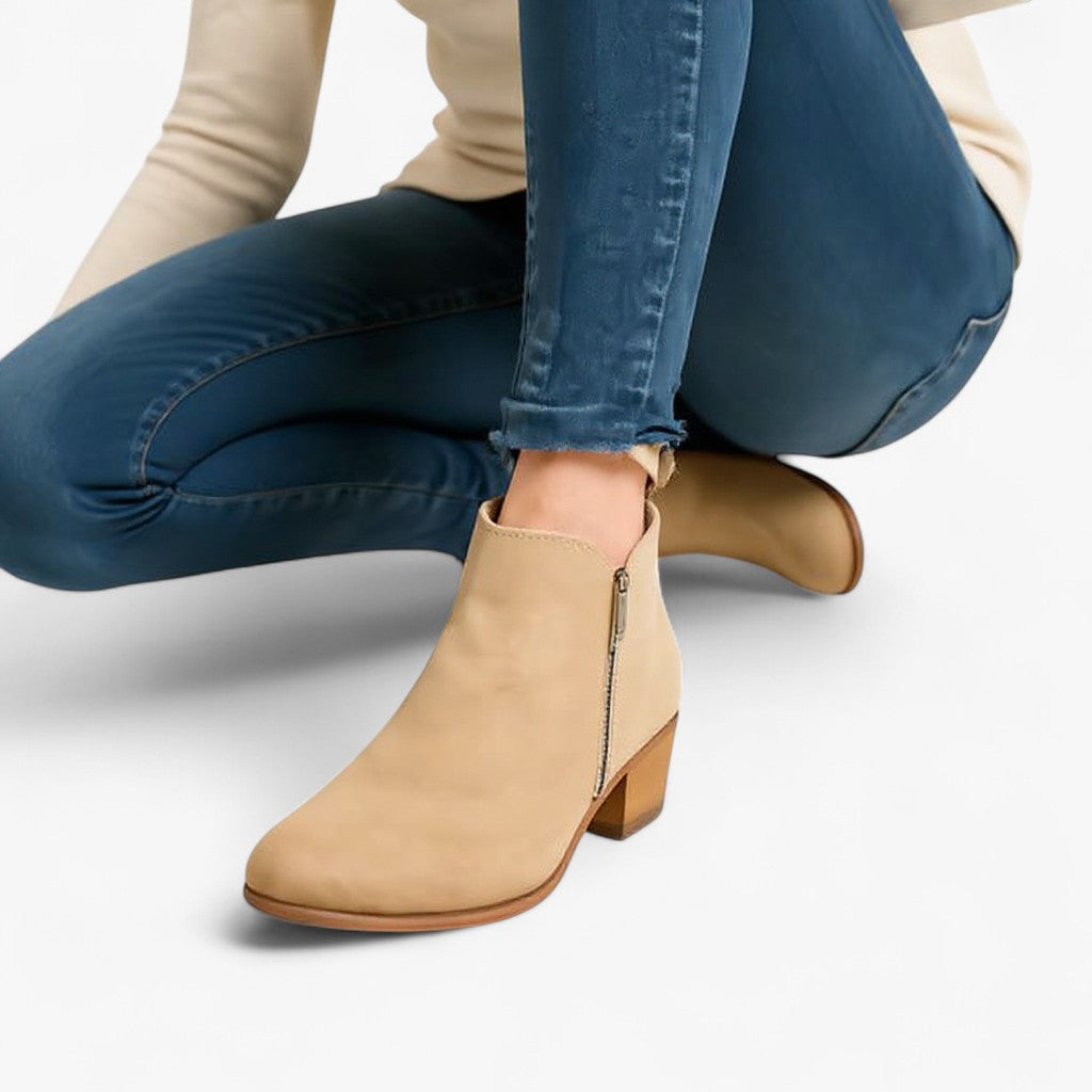 Bridget | Dame Ankelstøvler med Hæl i Ruskind - - Kvinders Støvler - {{ product_tags }