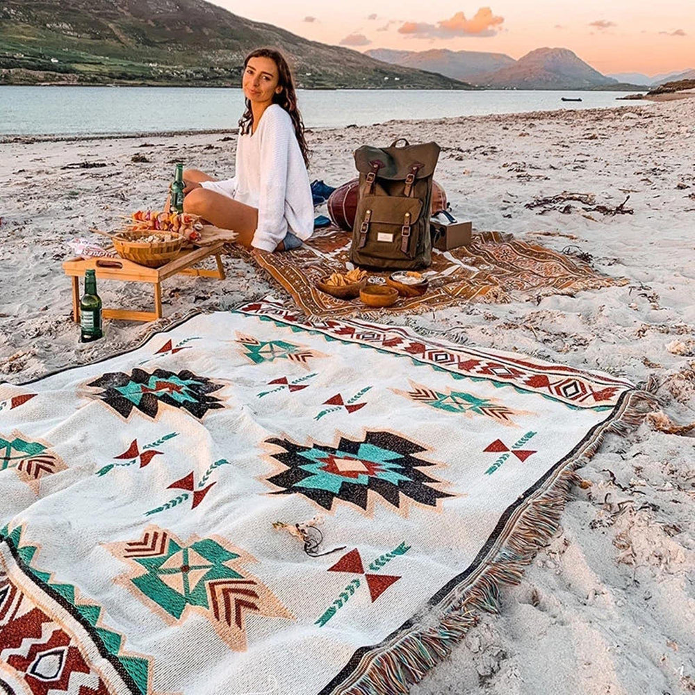 Boho Picnic Blanket | Et moderigtigt boheme-tæppe til dine udendørs aktiviteter - E - Boho Picnic Blanket | Et moderigtigt boheme-tæppe til dine udendørs aktiviteter- €25 - {{ product_tags }