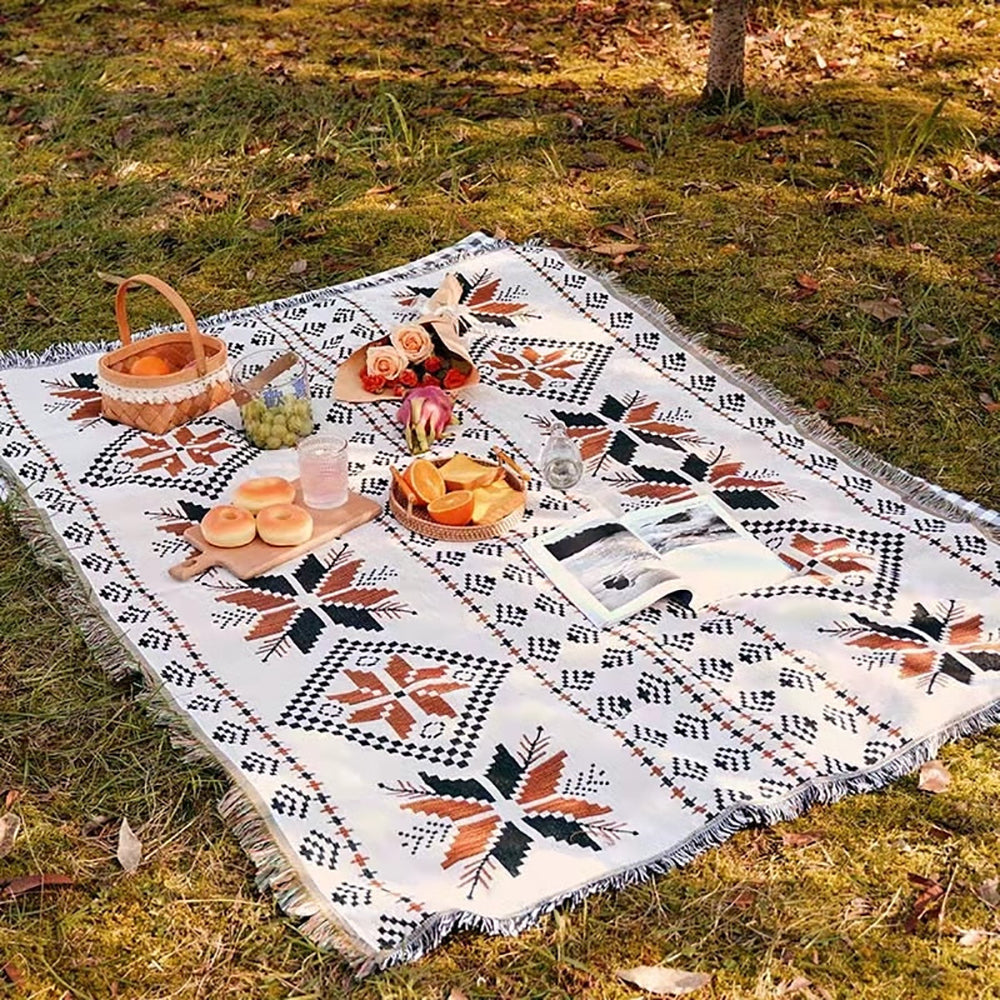 Boho Picnic Blanket | Et moderigtigt boheme-tæppe til dine udendørs aktiviteter - A - Boho Picnic Blanket | Et moderigtigt boheme-tæppe til dine udendørs aktiviteter- €25 - {{ product_tags }