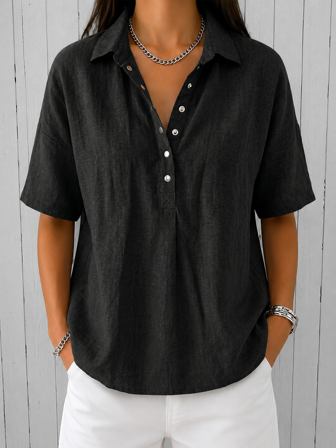 Ava | Bluse med krave og knap