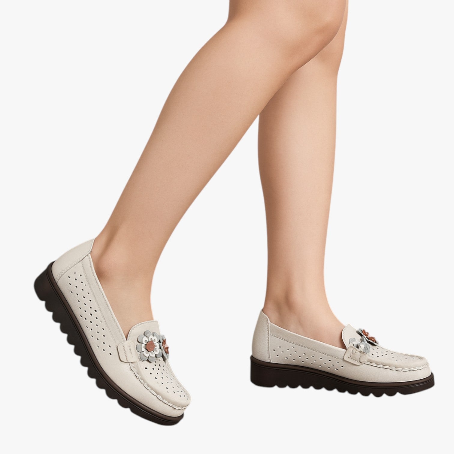 Annie | Læder sommersko - Komfort og friskhed med elegante blomsterdetaljer - - Annie | Læder sommersko - Komfort og friskhed med elegante blomsterdetaljer - €25 - {{ product_tags }