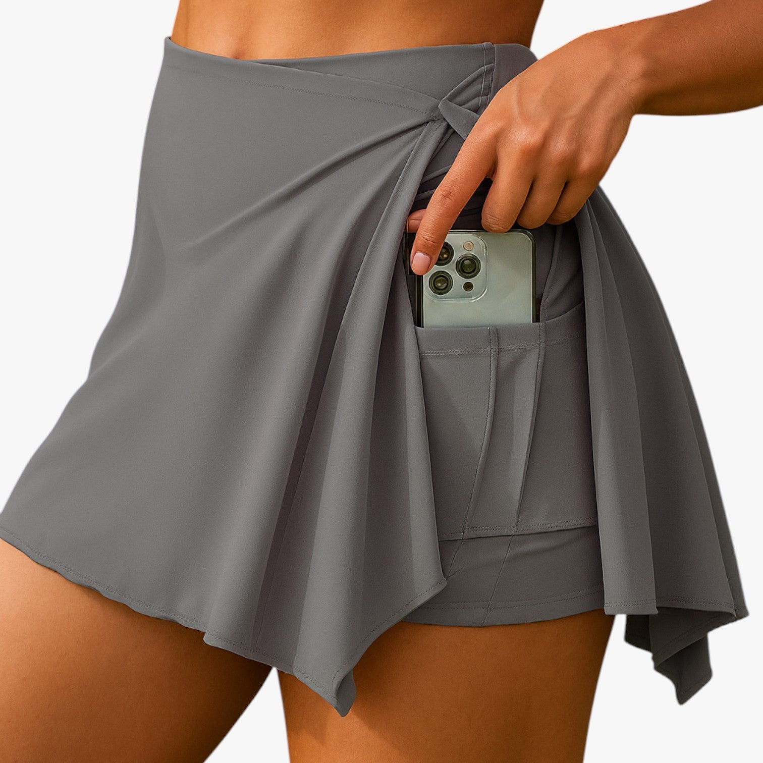 Tove | Hurtigttørrende lag-på-lag tennisskørt med indershorts - GRAY - Tove | Hurtigttørrende lag-på-lag tennisskørt med indershorts- €25 - {{ product_tags }