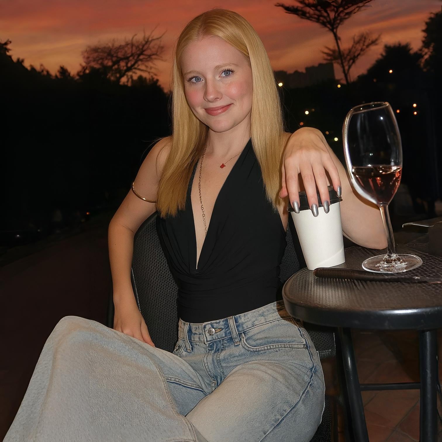 Luna | Rygløs halterneck top til sommer og street style - - Luna | Rygløs halterneck top til sommer og street style - €25 - {{ product_tags }