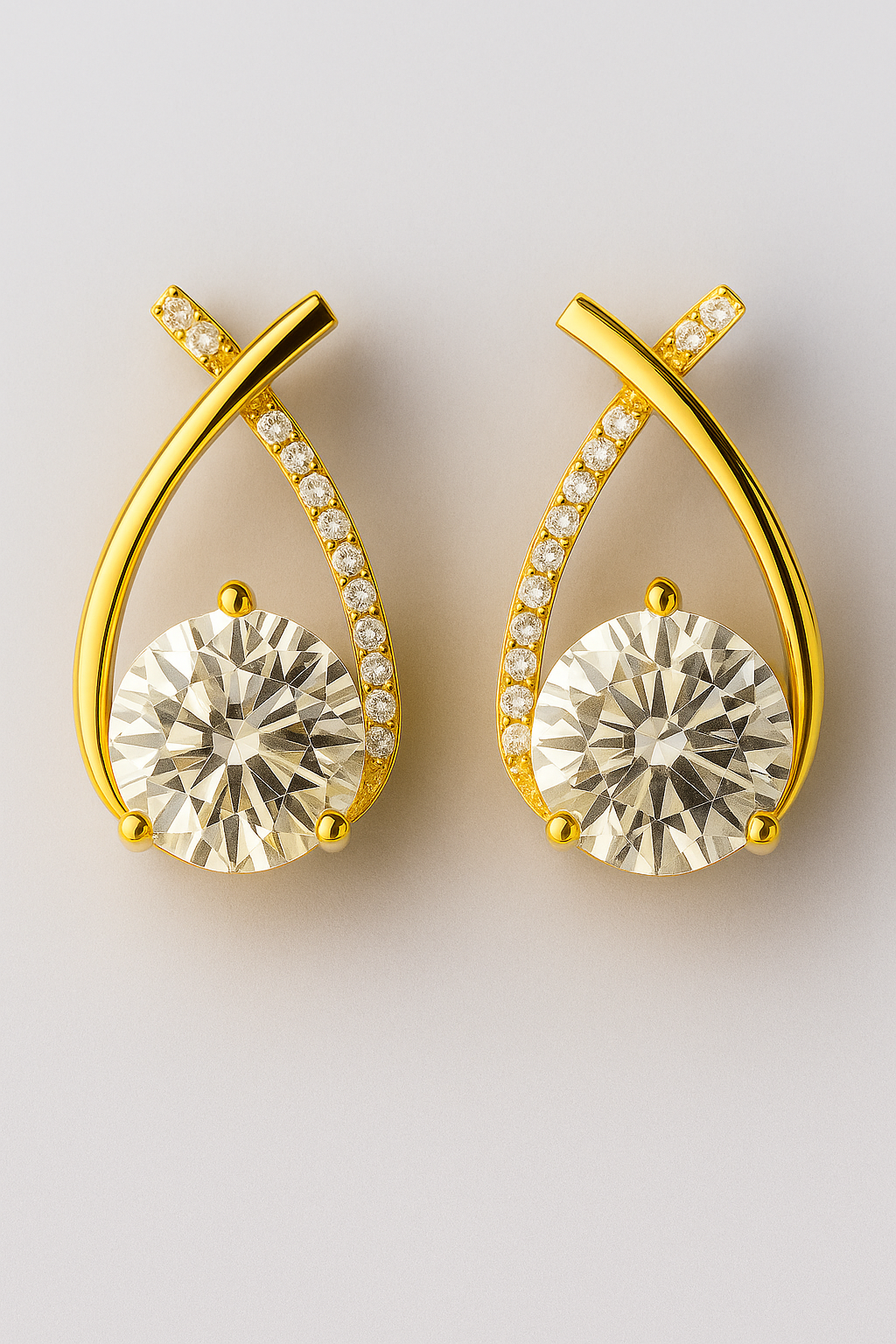 Aurora | Elegante Øreringe med Zirconia og Guldlook - Guld - Aurora | Elegante Øreringe med Zirconia og Guldlook - €25 - {{ product_tags }