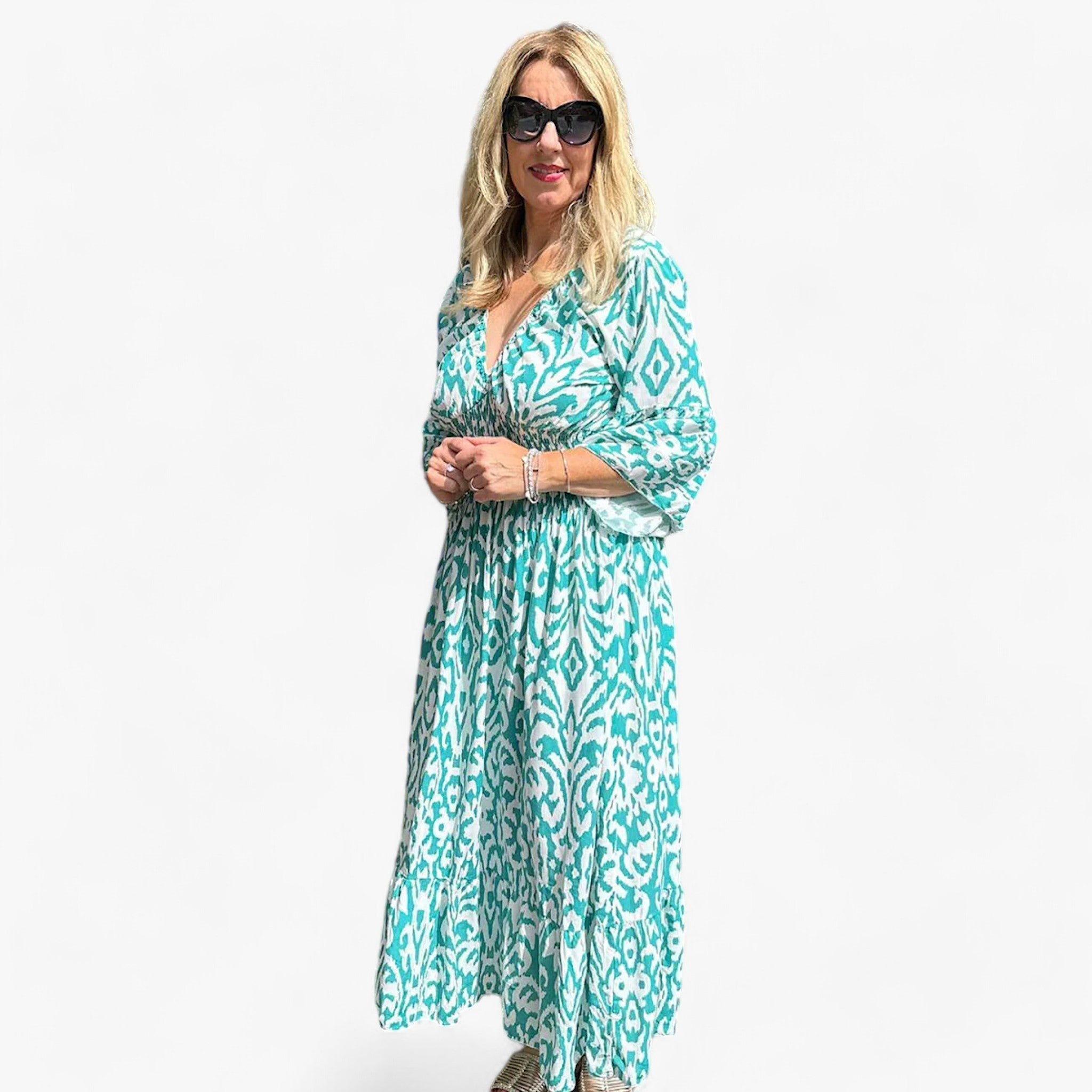 Flora | Stort blomstret V-halskjole - Perfekt til strandferier - - women's fashion - {{ product_tags }