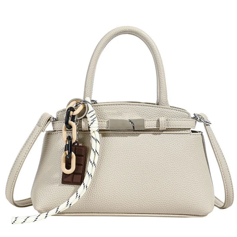 Deanna | Strål med elegance: luksuriøs skibsformet taske til uforglemmelige aftener - Creme - Deanna | Strål med elegance: luksuriøs skibsformet taske til uforglemmelige aftener - €25 - {{ product_tags }