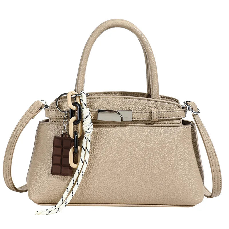 Deanna | Strål med elegance: luksuriøs skibsformet taske til uforglemmelige aftener - Taupe - Deanna | Strål med elegance: luksuriøs skibsformet taske til uforglemmelige aftener - €25 - {{ product_tags }