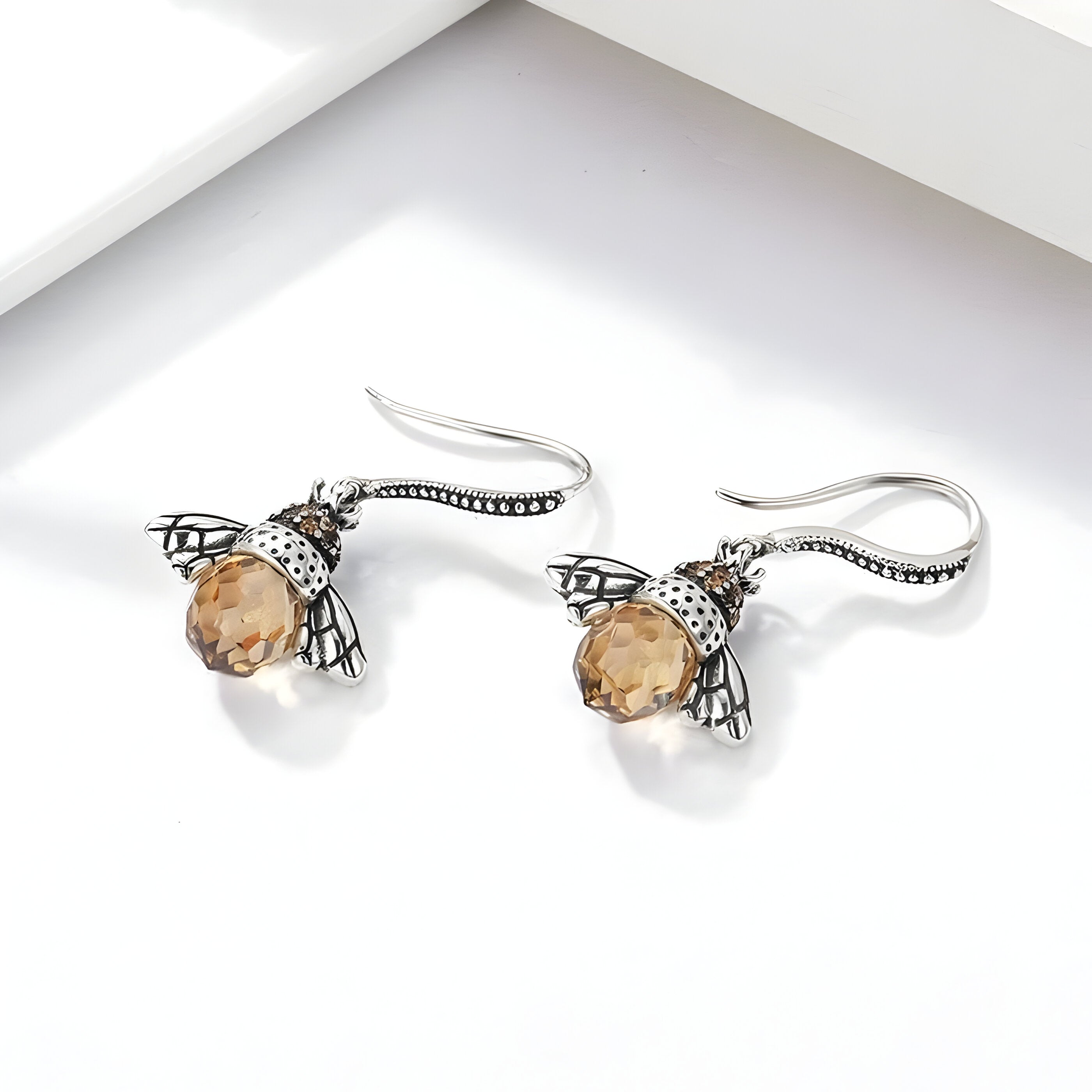 Kristallen Druppel Bee Øreringe - - Kristallen Druppel Bee Øreringe- €25 - {{ product_tags }
