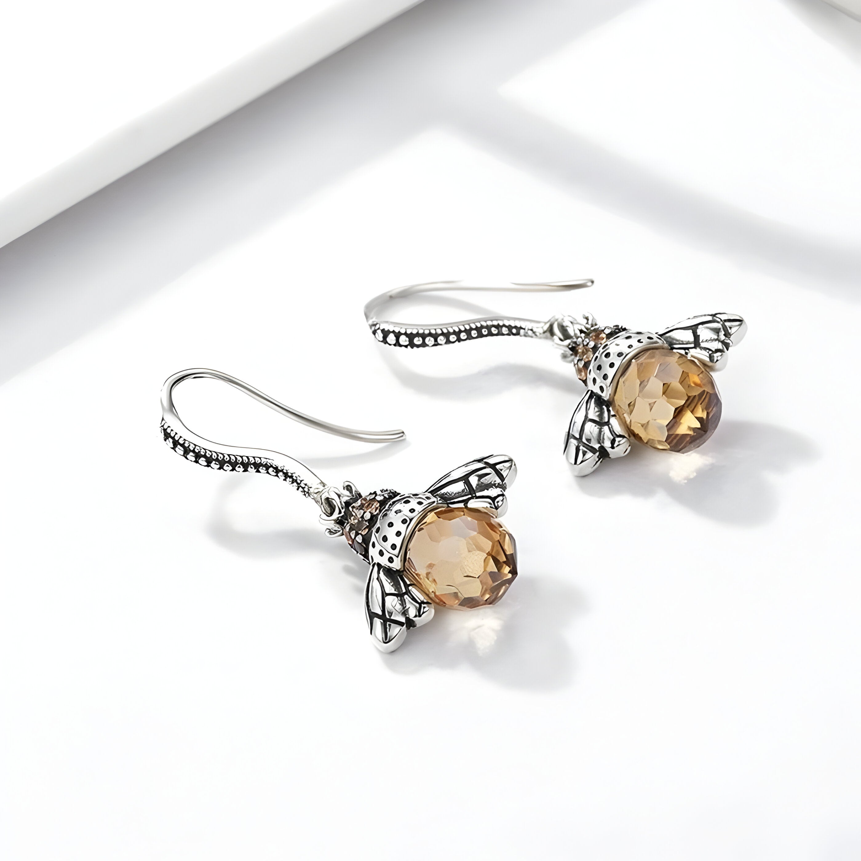 Kristallen Druppel Bee Øreringe - - Kristallen Druppel Bee Øreringe- €25 - {{ product_tags }