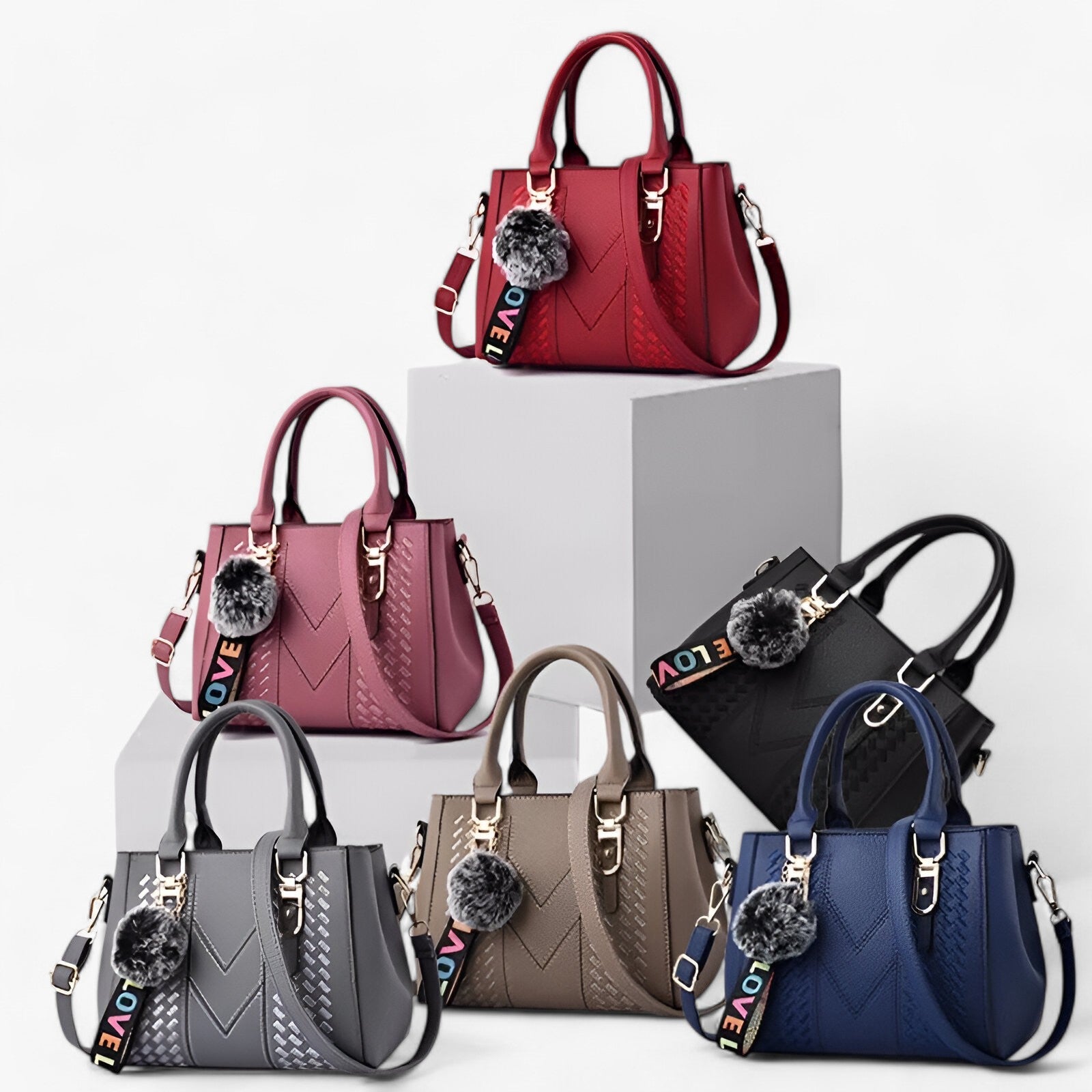 Lena | Stilfuld læder-messenger taske med blød pompon - - bags - {{ product_tags }