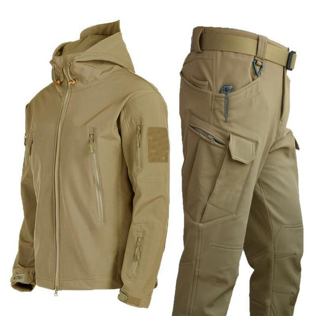 Herre Outdoor Sæt - Vatteret Vinterjakke med Hætte og Cargobukser - Sæt (Jakke + Bukser) Khaki - Kleding en accessoires > Kleding > Kledingsets - {{ product_tags }