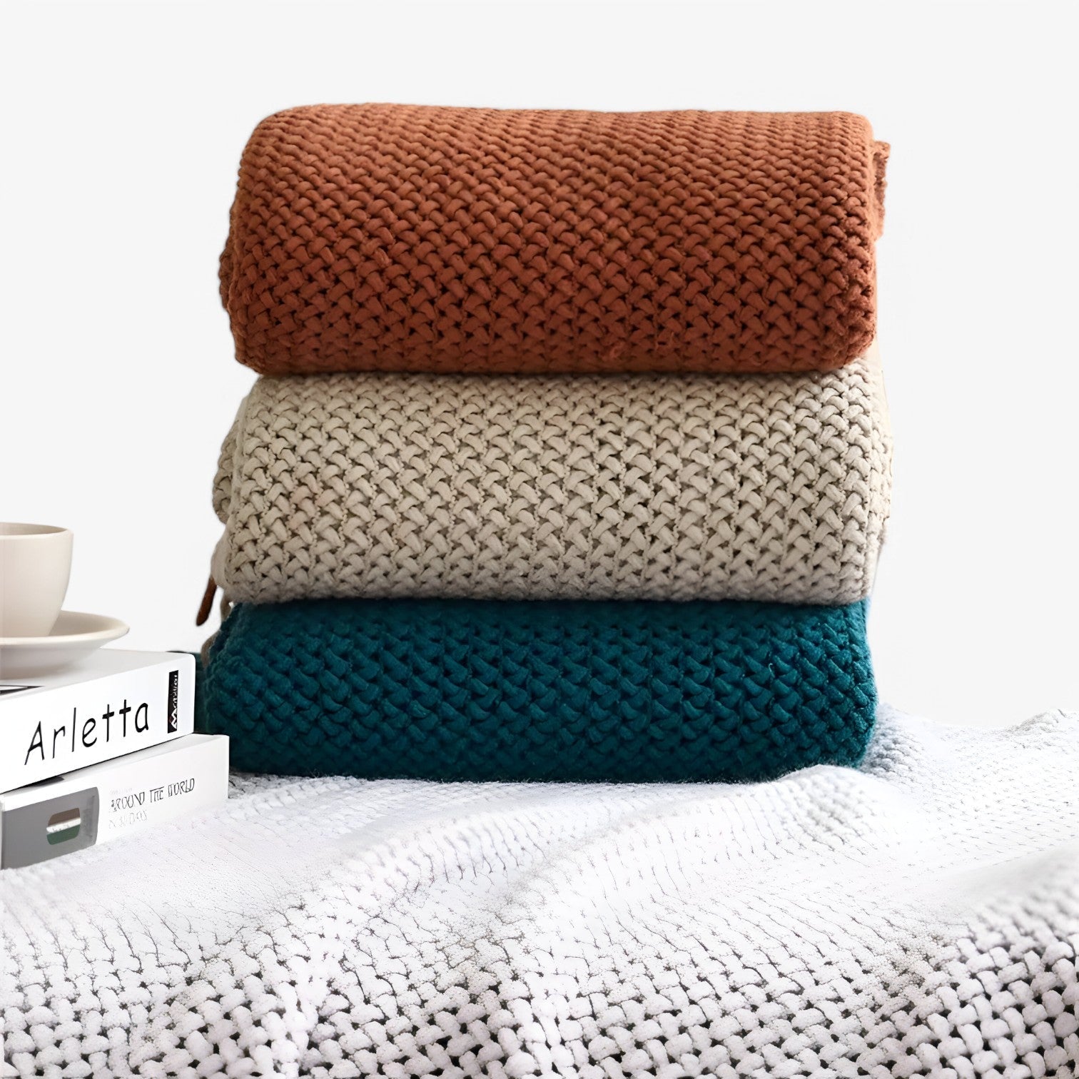 Chiara | Hyggeligt strikket plaid – blød, varm og stilfuld med frynser - - house & garden - {{ product_tags }