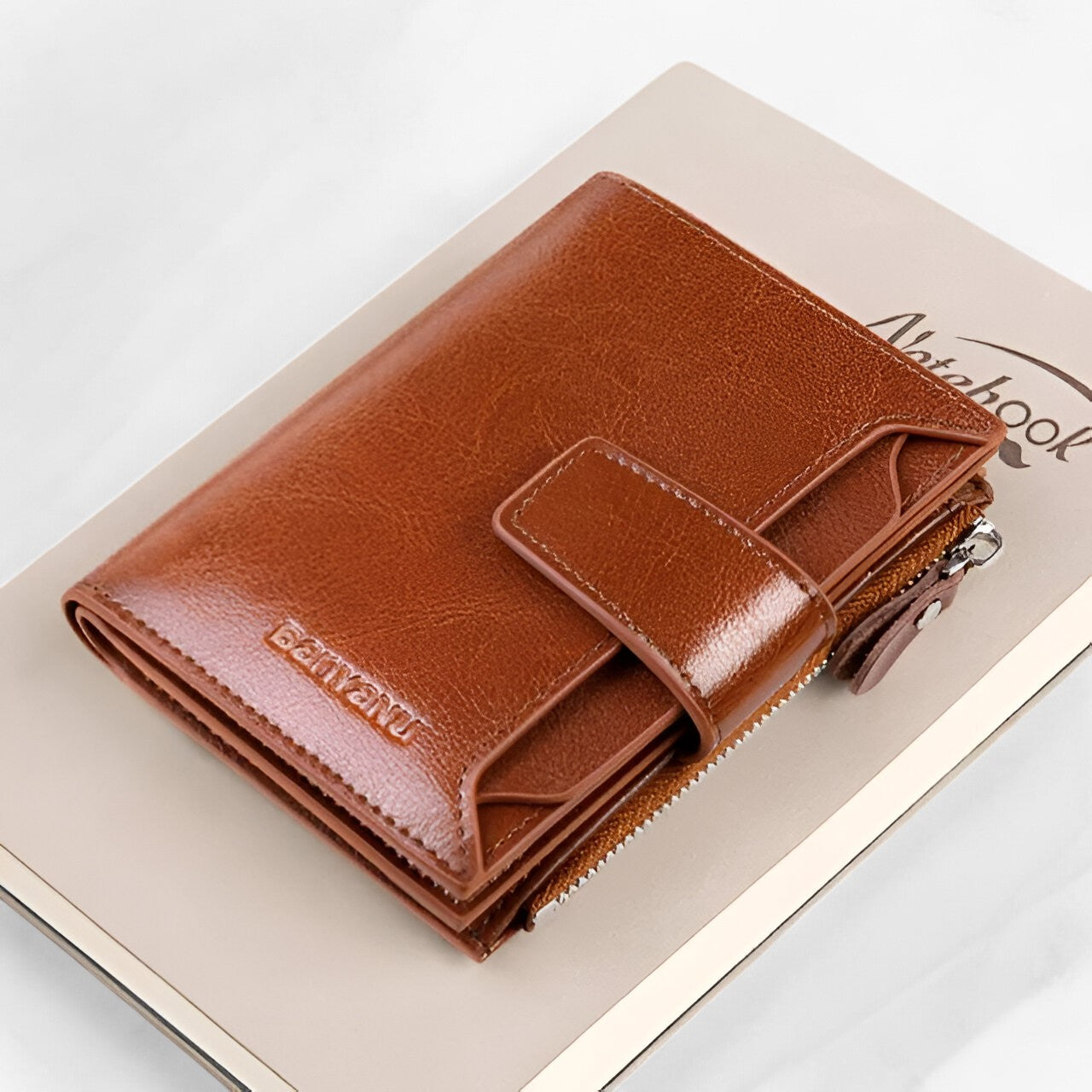 Clara | Kvindelige Læderpung med RFID-blokering - Elegance og Sikkerhed - Mørkebrun - Clara | Kvindelige Læderpung med RFID-blokering - Elegance og Sikkerhed - €25 - {{ product_tags }