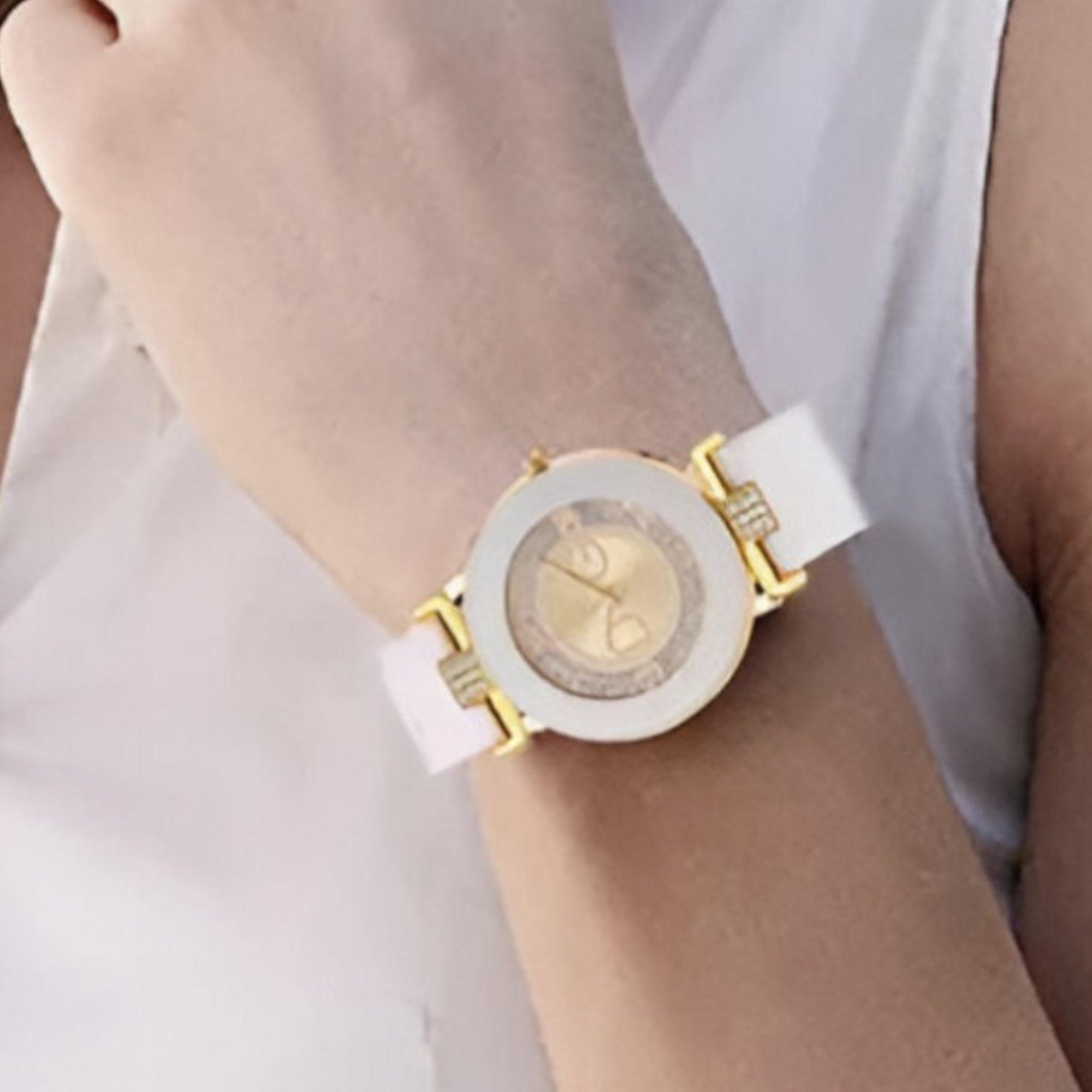 Mira | Minimalistisk dame quartz ur med silikone rem - - Mira | Minimalistisk dame quartz ur med silikone rem- €25 - {{ product_tags }