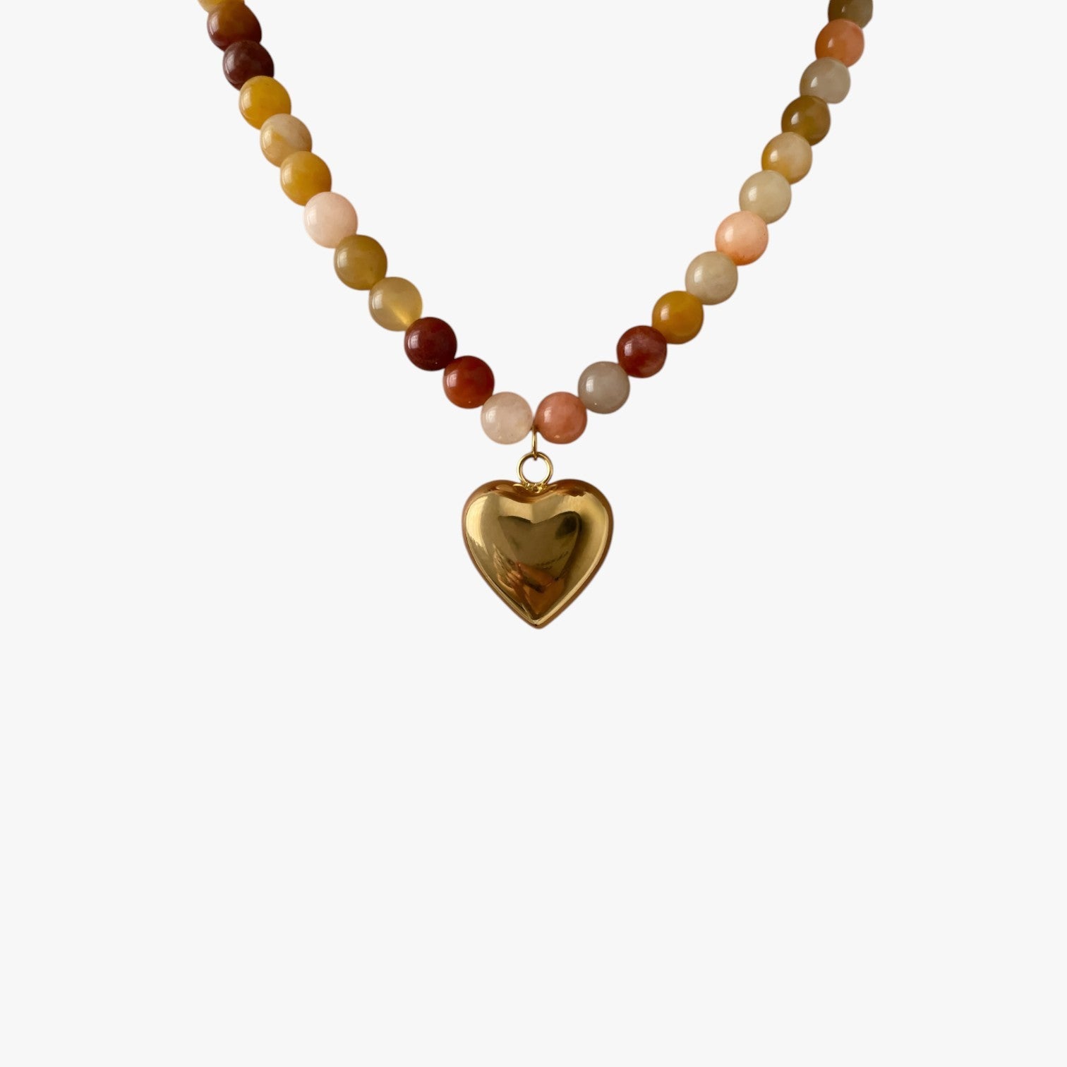 Peri | Farverig vandtæt perlekæde med gyldent hjerte - - women's fashion - {{ product_tags }