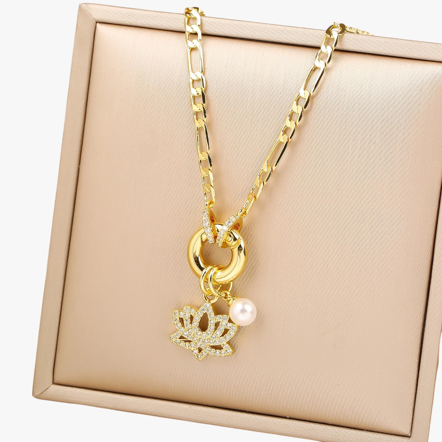 Malia | Halskæde med Vinge og Skalleperlefugler med Diamanter - Halskæde 3 - Malia | Halskæde med Vinge og Skalleperlefugler med Diamanter - €25 - {{ product_tags }