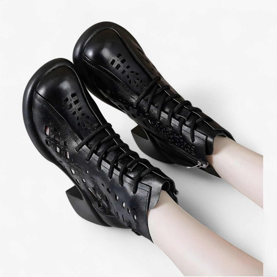 Hannah | Hælings støvler i læder håndsyet med snørebånd i naturlig stil - - Hannah | Hælings støvler i læder håndsyet med snørebånd i naturlig stil - €25 - {{ product_tags }