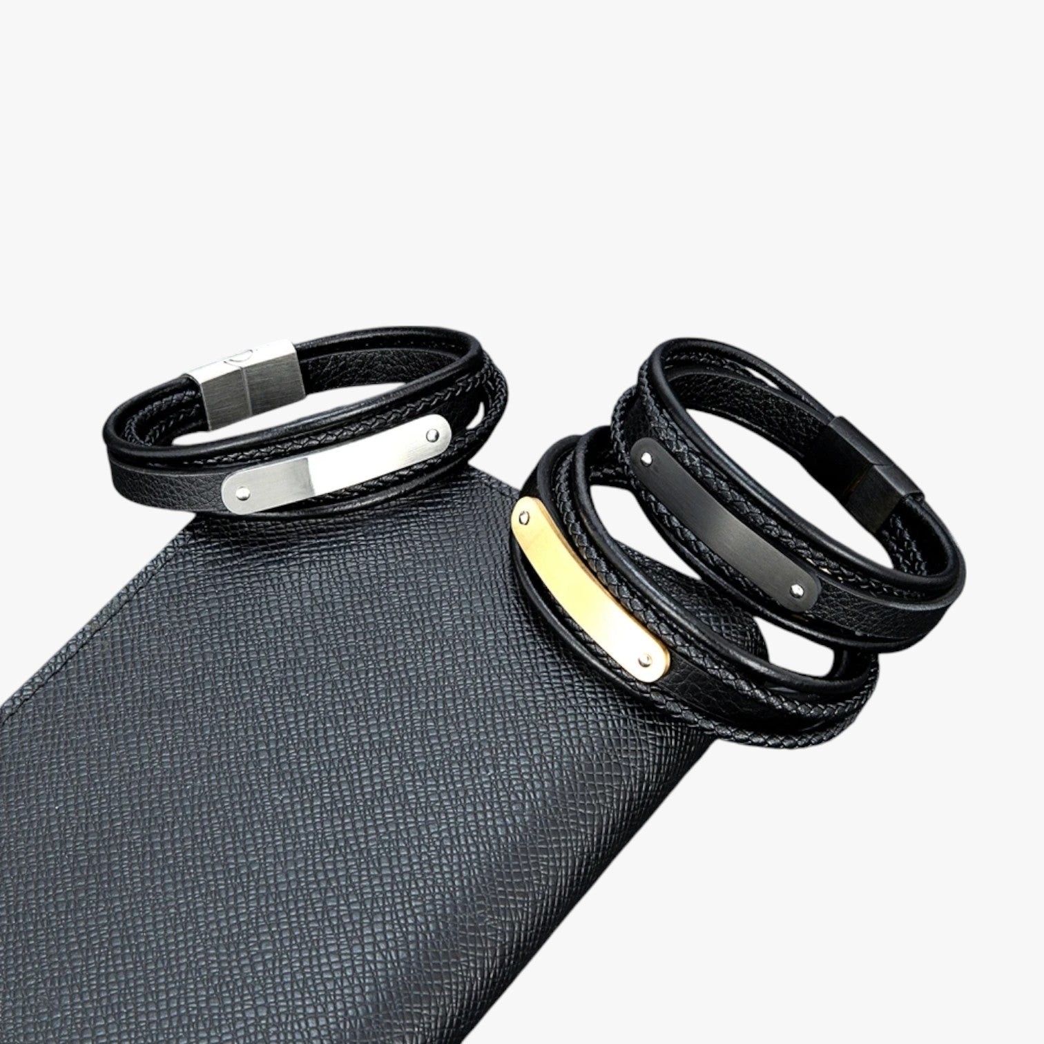 Romeo | MKENDN Personligt læderarmbånd med navn eller bogstav - - Romeo | MKENDN Personligt læderarmbånd med navn eller bogstav - €25 - {{ product_tags }
