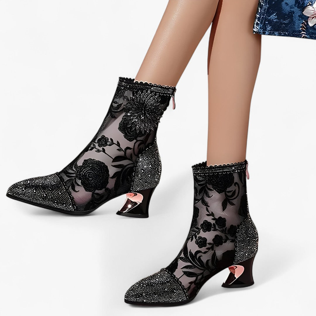 Carmen | Spidse støvler med krystaller og blondegitter - - Carmen | Spidse støvler med krystaller og blondegitter - €25 - {{ product_tags }
