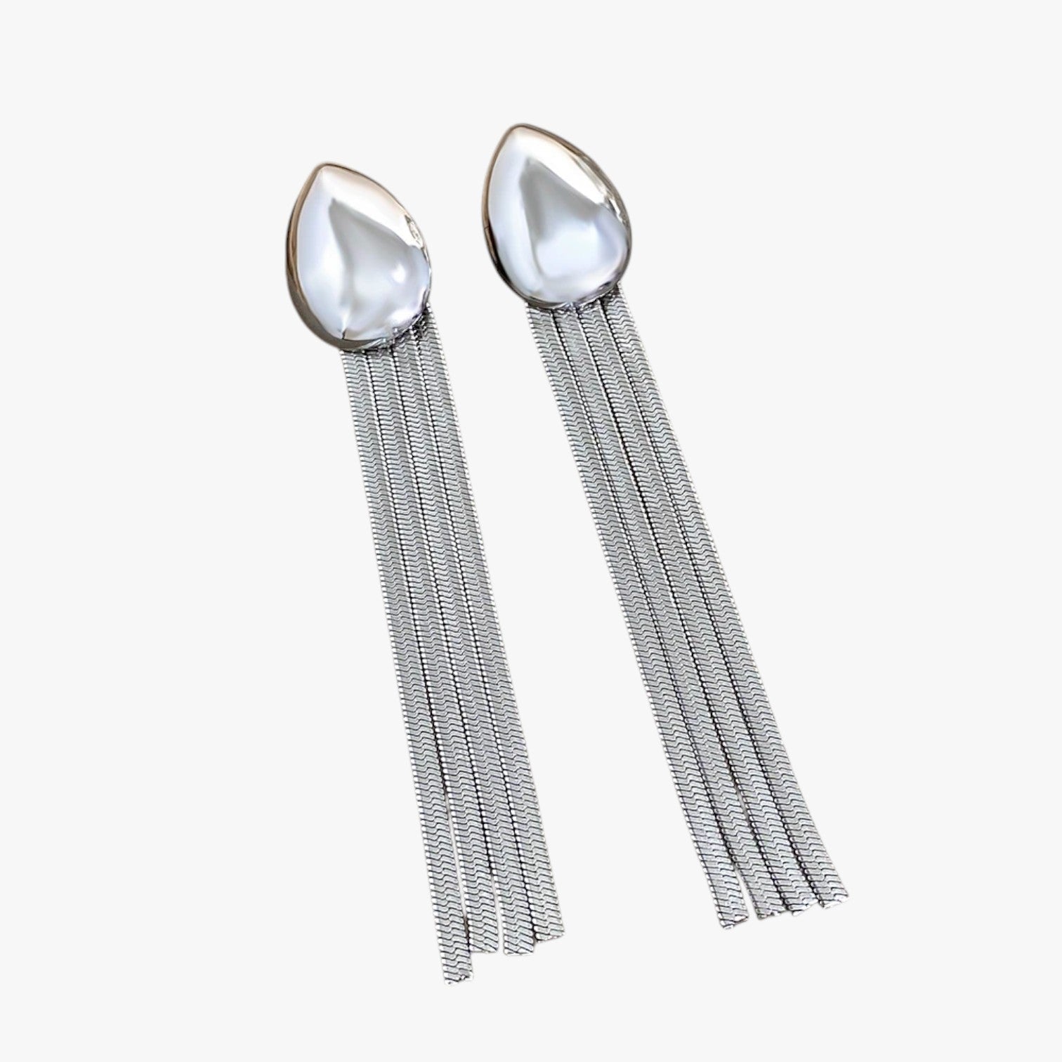 Flora | Duftende dråbeøreringe med lang, strålende pote - sølv - Flora | Duftende dråbeøreringe med lang, strålende pote - €25 - {{ product_tags }