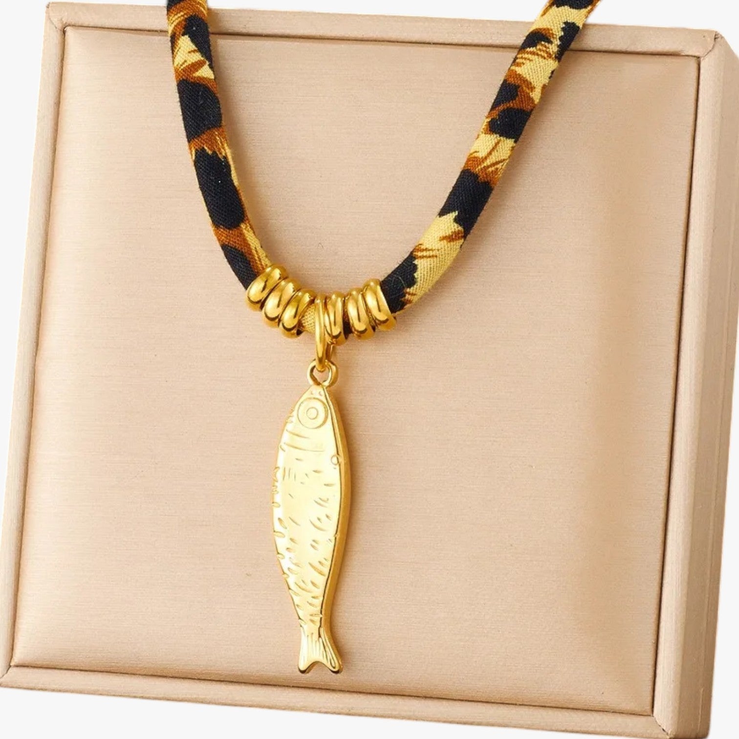 Maggie | Leopard Charm Halskæde med Gulddetaljer Unikt Design og Perfekt Gave - 5 - Maggie | Leopard Charm Halskæde med Gulddetaljer Unikt Design og Perfekt Gave - €25 - {{ product_tags }
