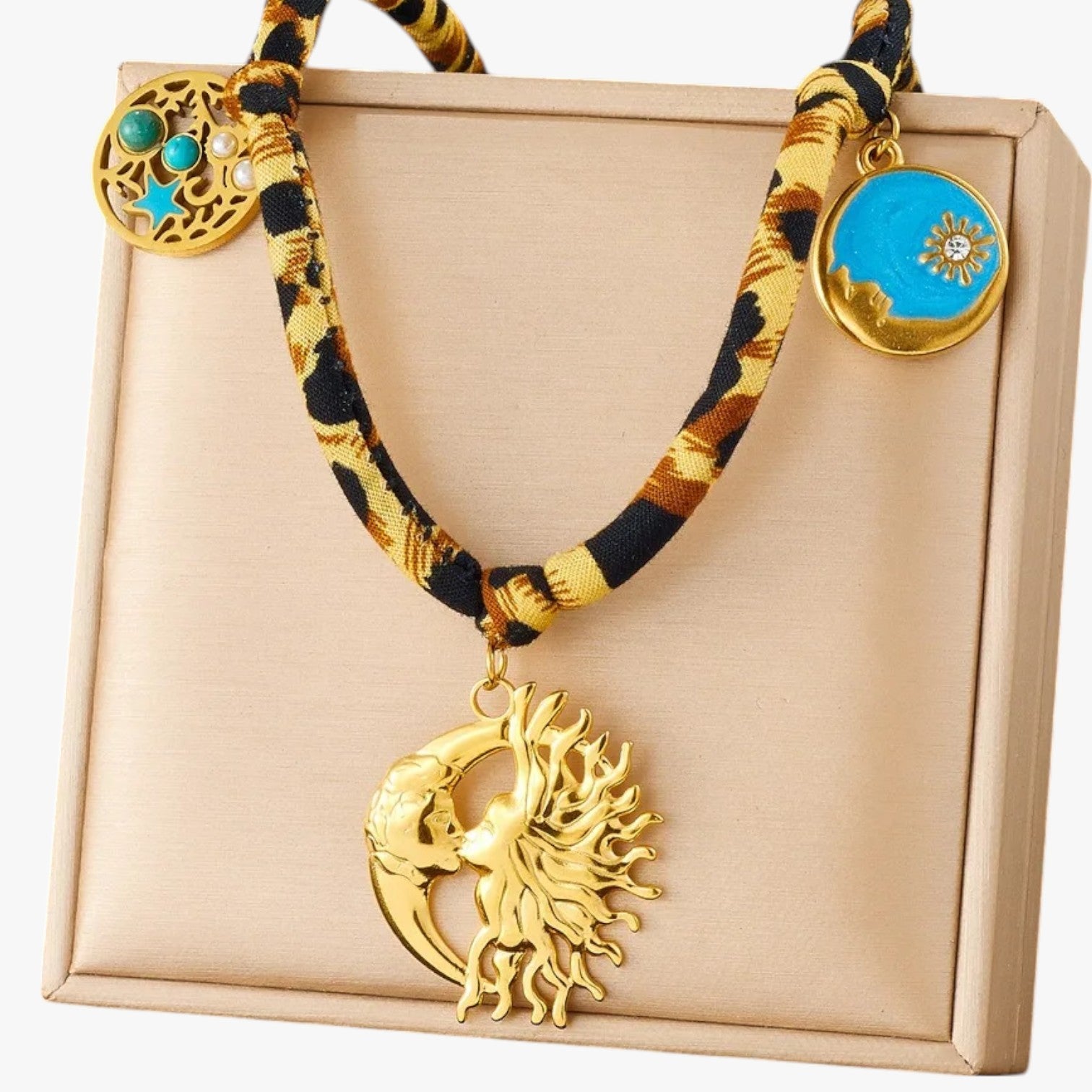 Maggie | Leopard Charm Halskæde med Gulddetaljer Unikt Design og Perfekt Gave - 3 - Maggie | Leopard Charm Halskæde med Gulddetaljer Unikt Design og Perfekt Gave - €25 - {{ product_tags }