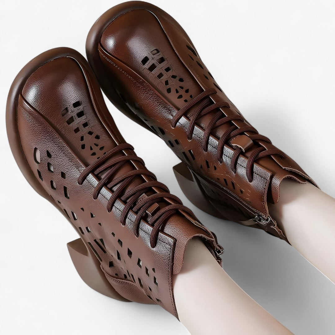 Hannah | Hælings støvler i læder håndsyet med snørebånd i naturlig stil - - Hannah | Hælings støvler i læder håndsyet med snørebånd i naturlig stil - €25 - {{ product_tags }