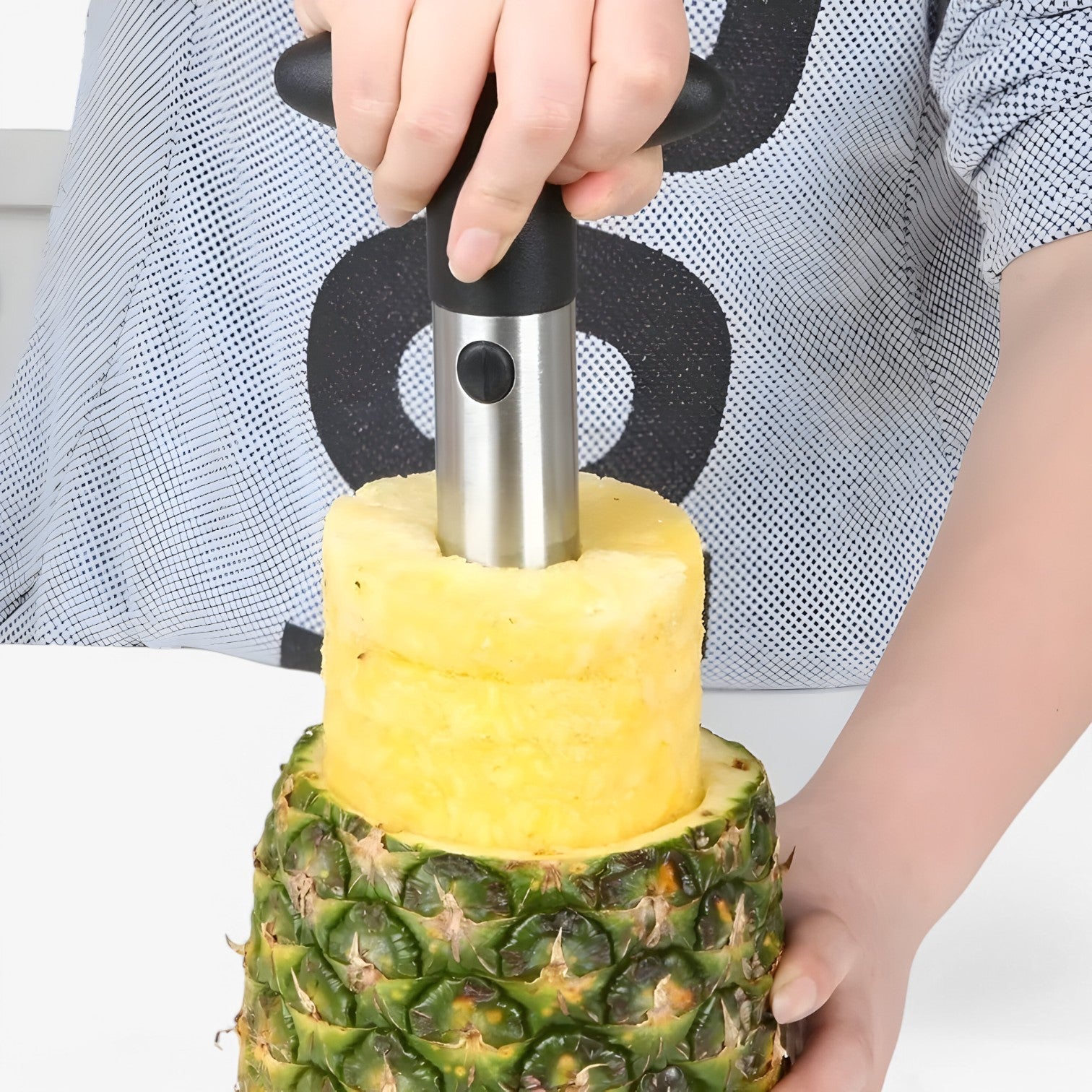 Ainara | Hurtig ananas snitter – med denne ananassnijder i rustfrit stål - - house & garden - {{ product_tags }