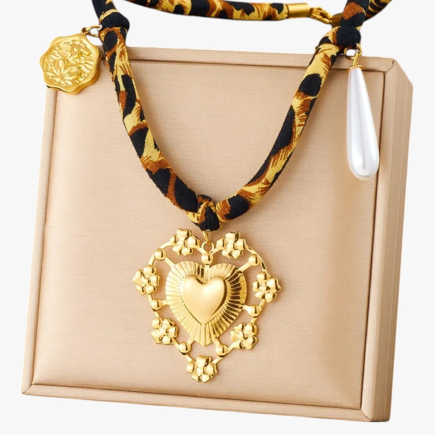 Maggie | Leopard Charm Halskæde med Gulddetaljer Unikt Design og Perfekt Gave - 6 - Maggie | Leopard Charm Halskæde med Gulddetaljer Unikt Design og Perfekt Gave - €25 - {{ product_tags }