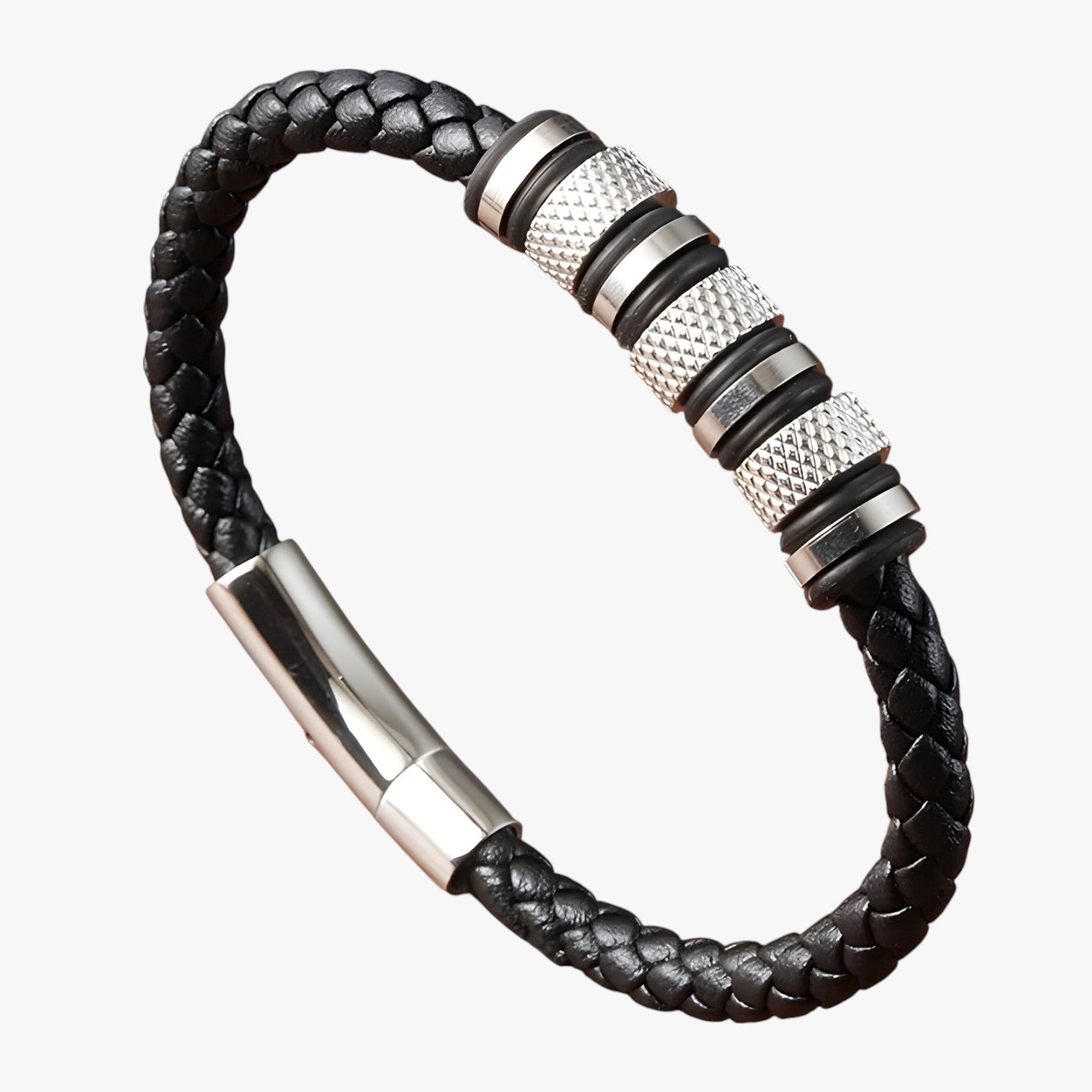 Ryder | Herre armbånd i flettet læder med stålperler - sølv 21cm - Ryder | Herre armbånd i flettet læder med stålperler - €25 - {{ product_tags }