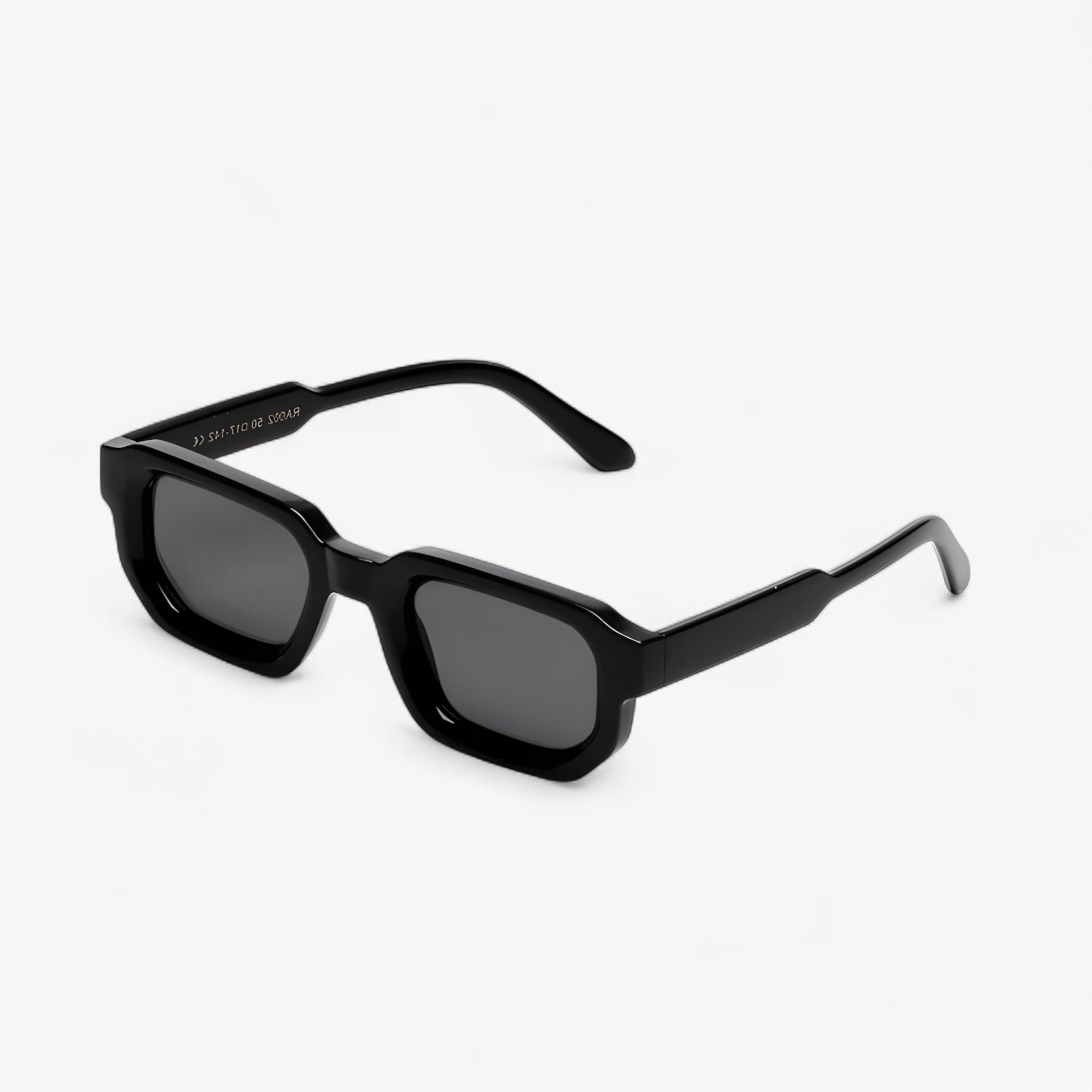 Alaric | Luksus unisex firkantede sorte solbriller - 4-sort - Alaric | Luksus unisex firkantede sorte solbriller- €25 - {{ product_tags }