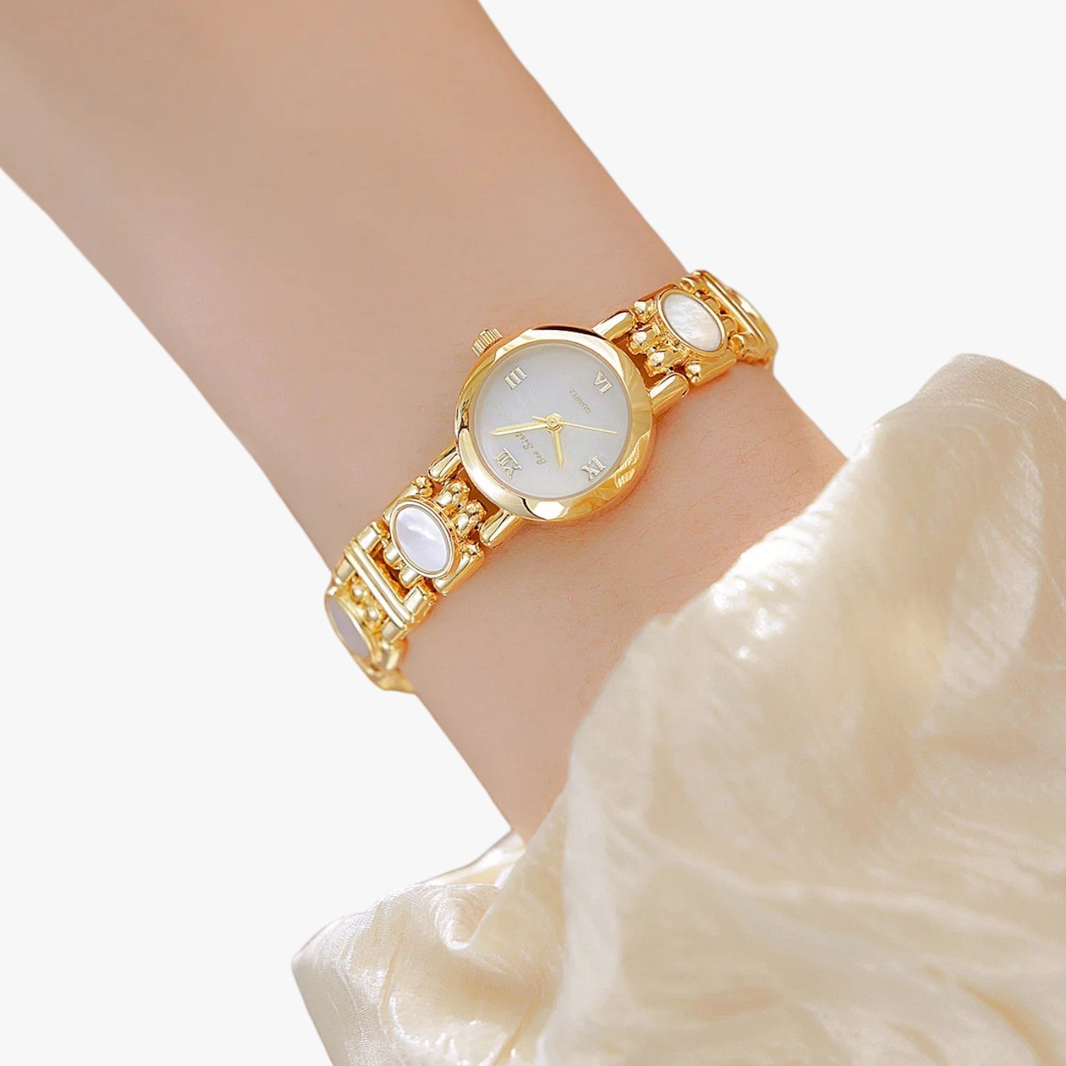 Mira | Elegant armbåndsur i skaldyrsperle - - Mira | Elegant armbåndsur i skaldyrsperle - €25 - {{ product_tags }