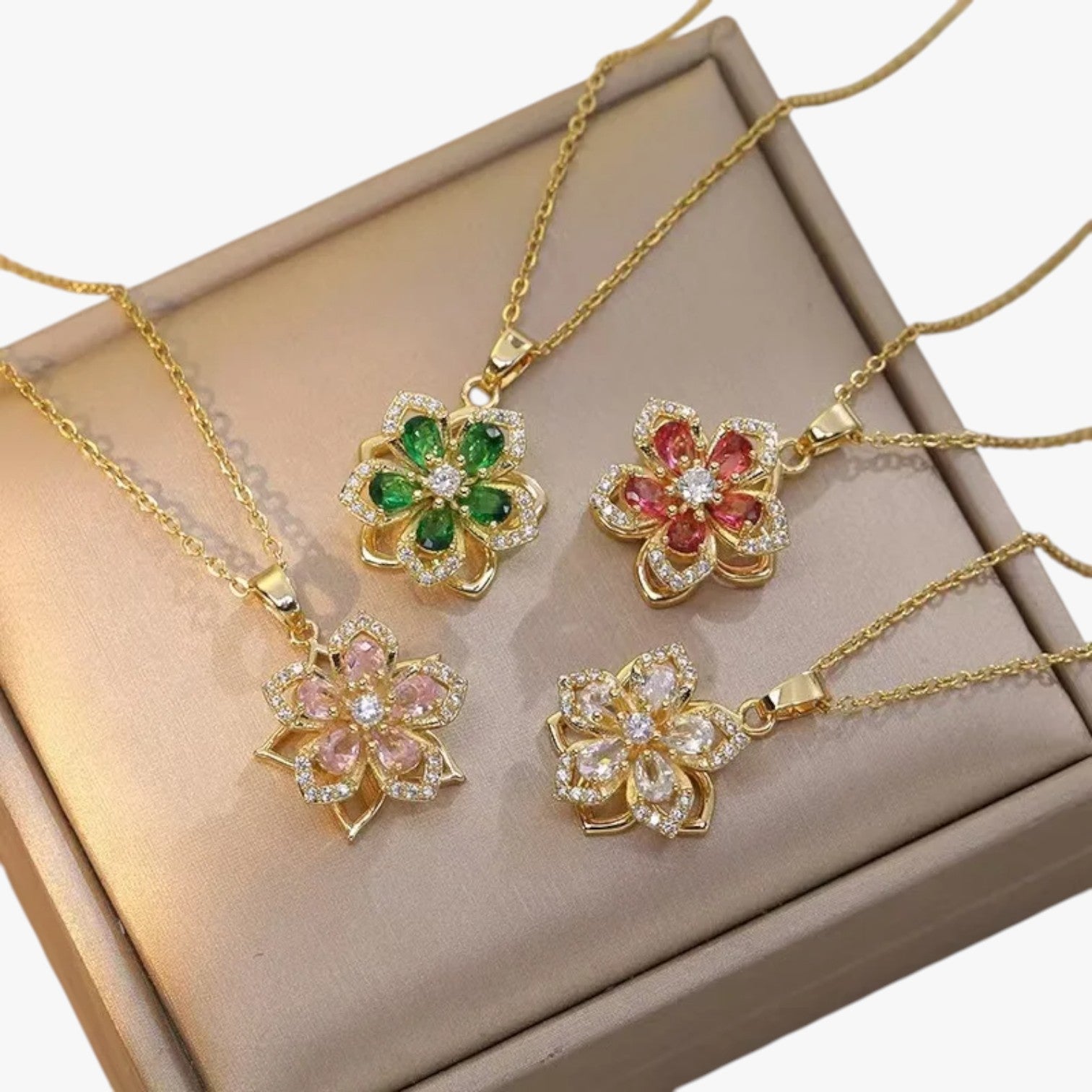 Winnie | Halskæde med guldring og roterende zirconiêmne - - women's fashion - {{ product_tags }
