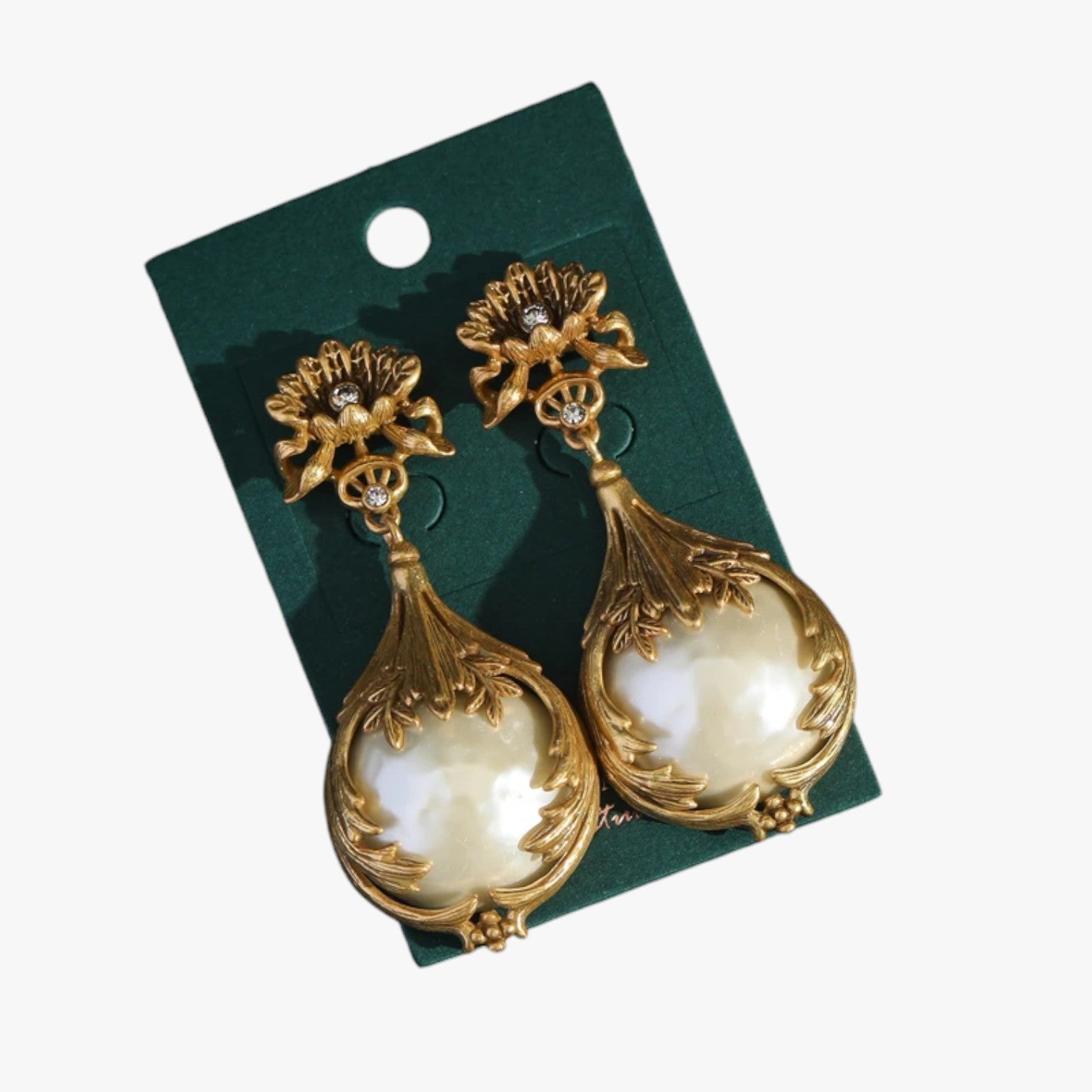 Zaria | Vintage hængeøreringe med perler, blomsterdesign, elegance i antikt guld - - Zaria | Vintage hængeøreringe med perler, blomsterdesign, elegance i antikt guld - €25 - {{ product_tags }