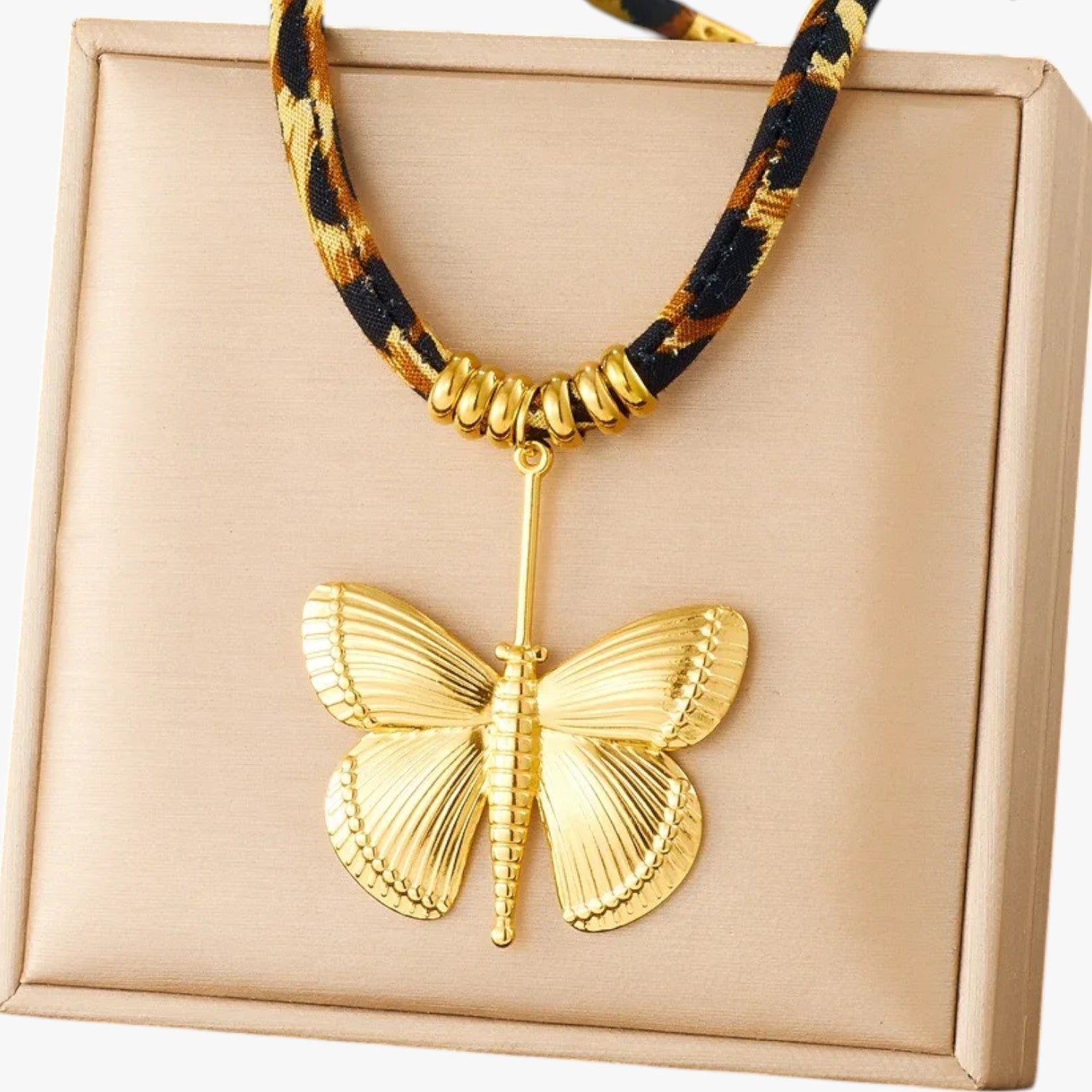 Maggie | Leopard Charm Halskæde med Gulddetaljer Unikt Design og Perfekt Gave - 7 - Maggie | Leopard Charm Halskæde med Gulddetaljer Unikt Design og Perfekt Gave - €25 - {{ product_tags }